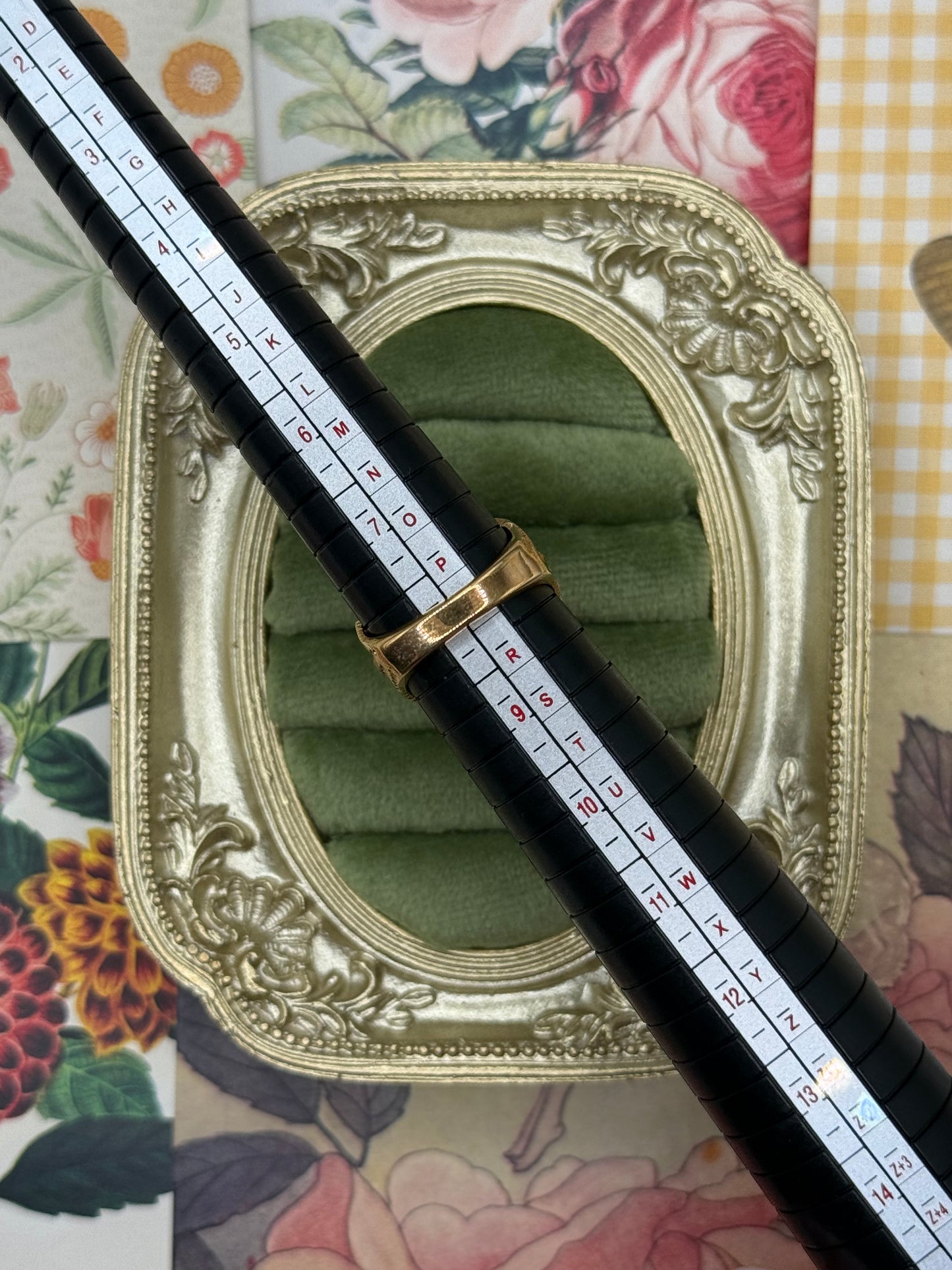 Vintage Gold Tone Chunky Ring Size 8