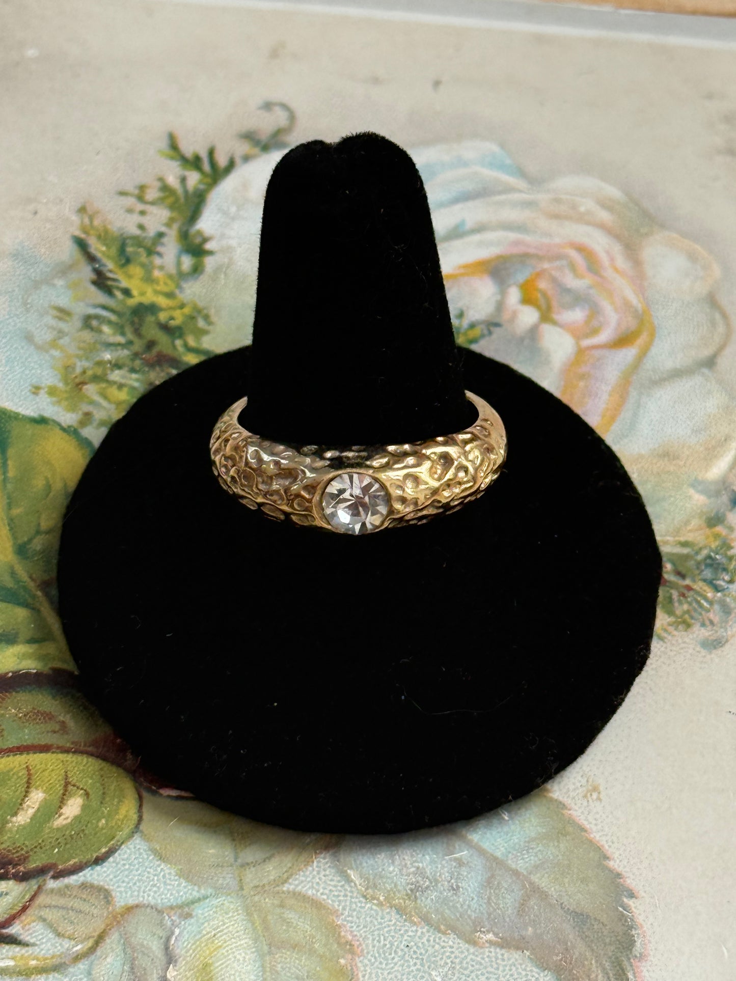 gold tone hammered style ring size 10