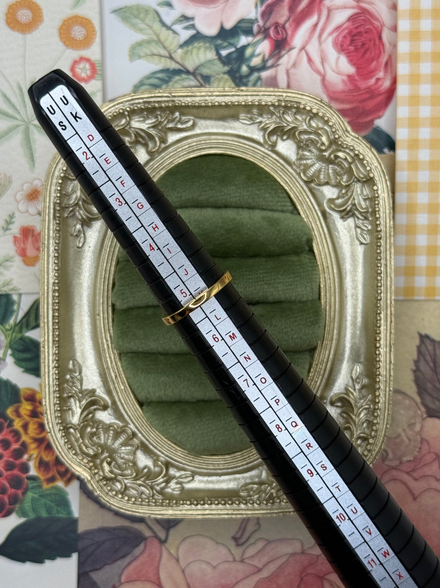 Vintage Gold Tone Gemstone Ring Size 5.25