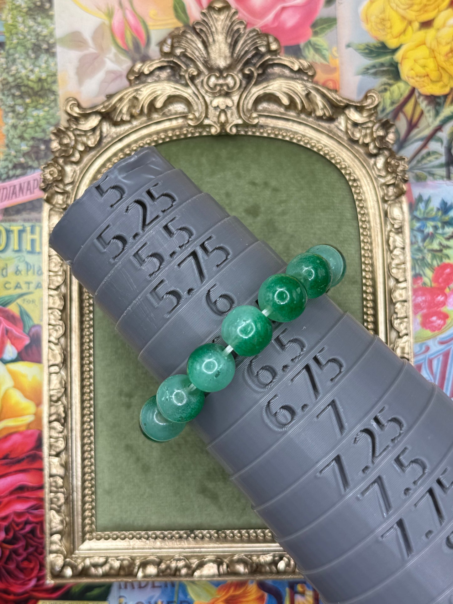 Vintage Green Stretchy Beaded Bracelet 6.25”