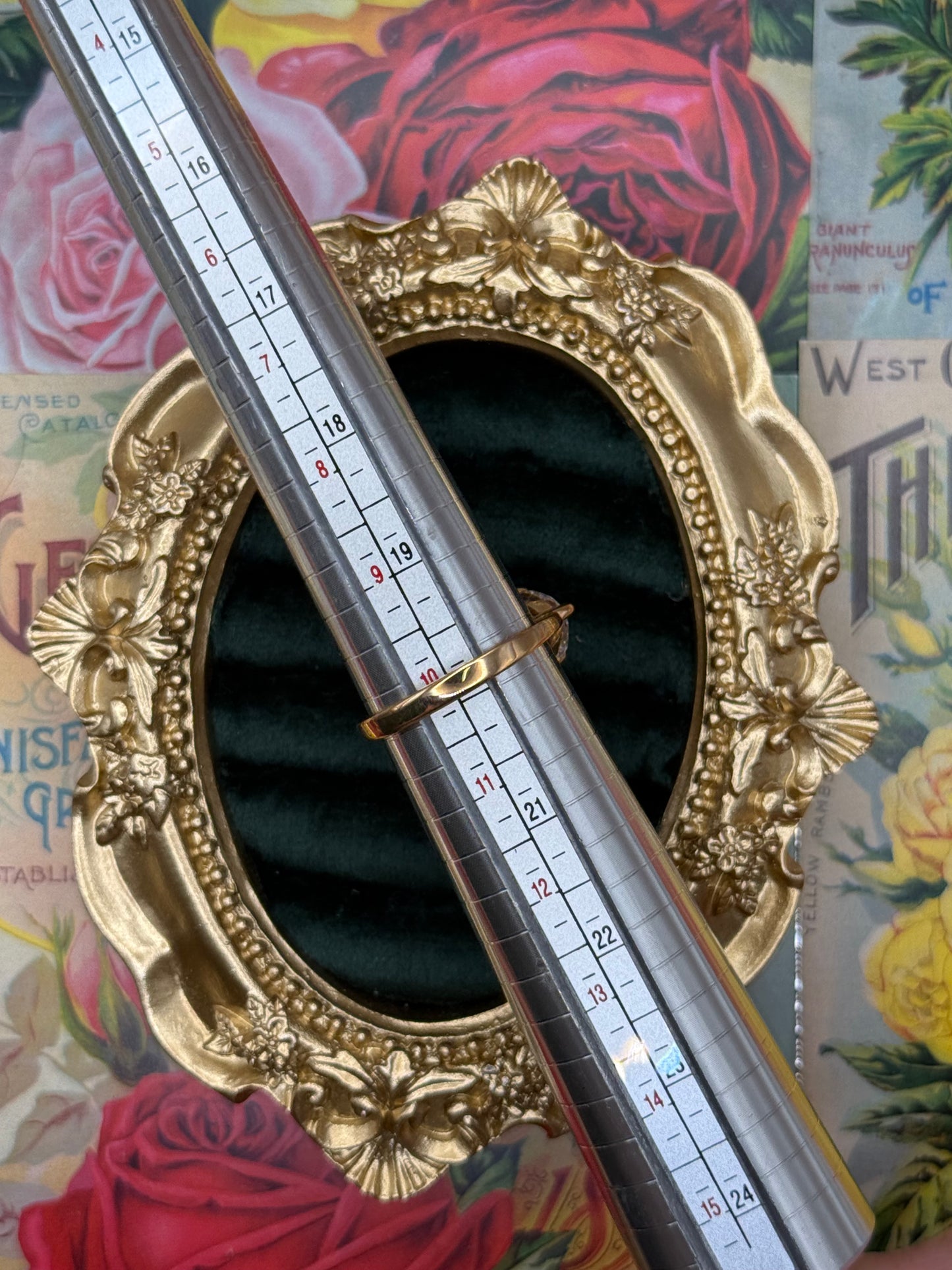 Vintage Gold Tone Old Stock Ring Size 10