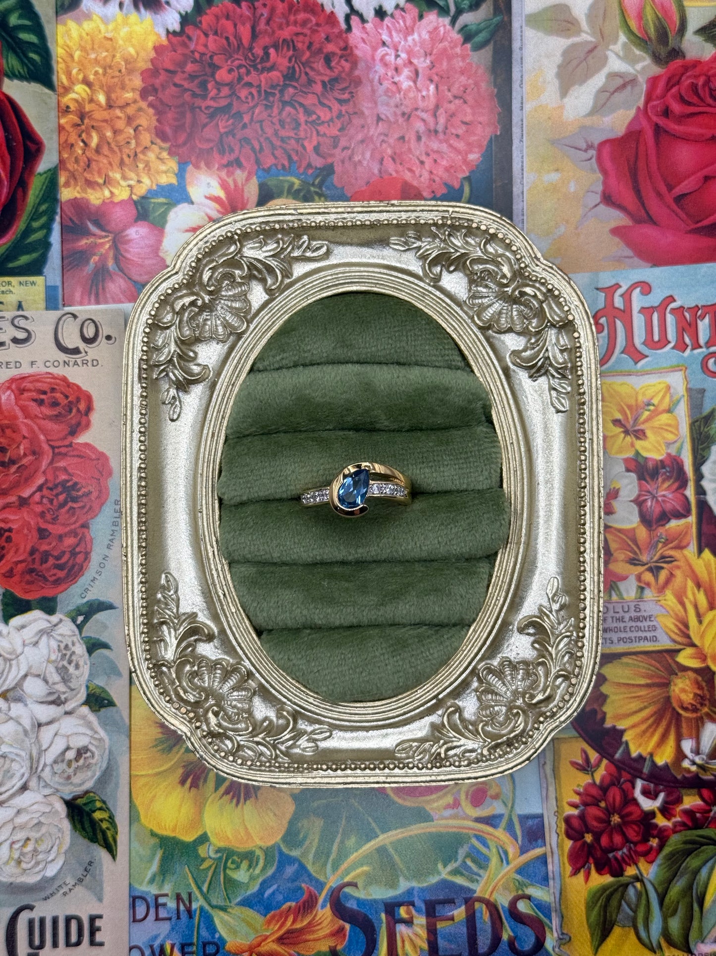Vintage Gold Tone Old Stock Ring Size 6