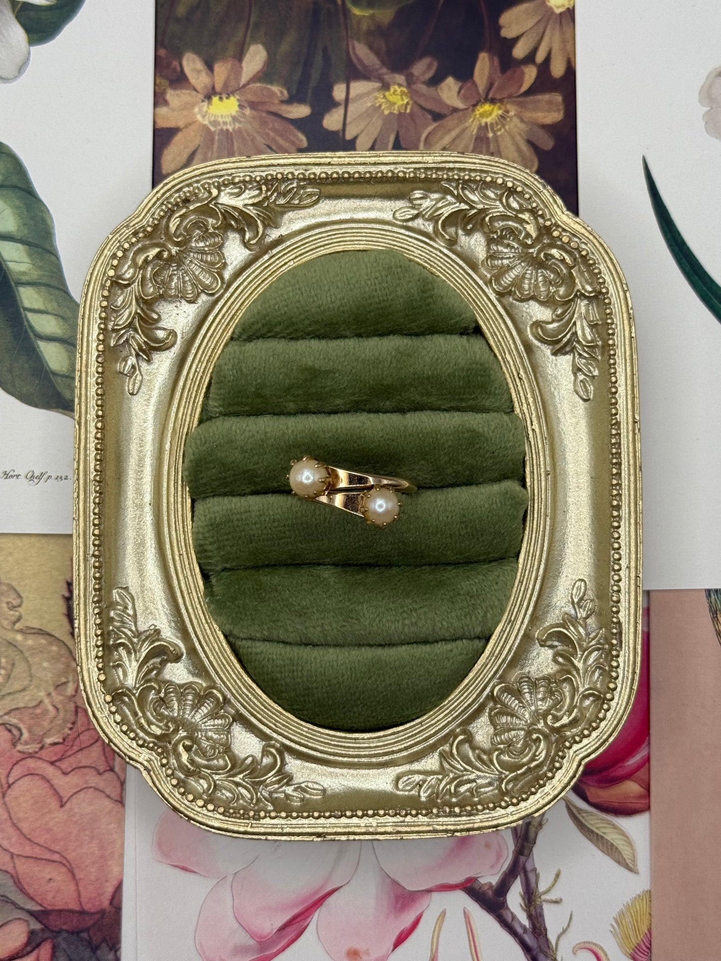 Vintage Gold Tone Sarah Coventry Pearl Ring Size 4.5