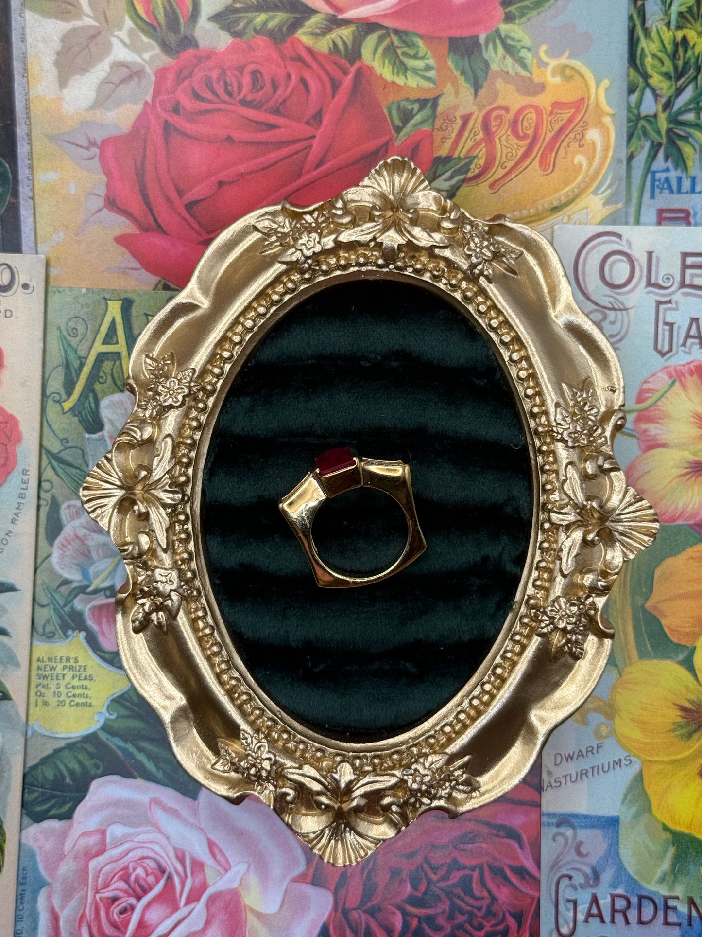 Vintage Gold Tone Old Stock Ring Size 5