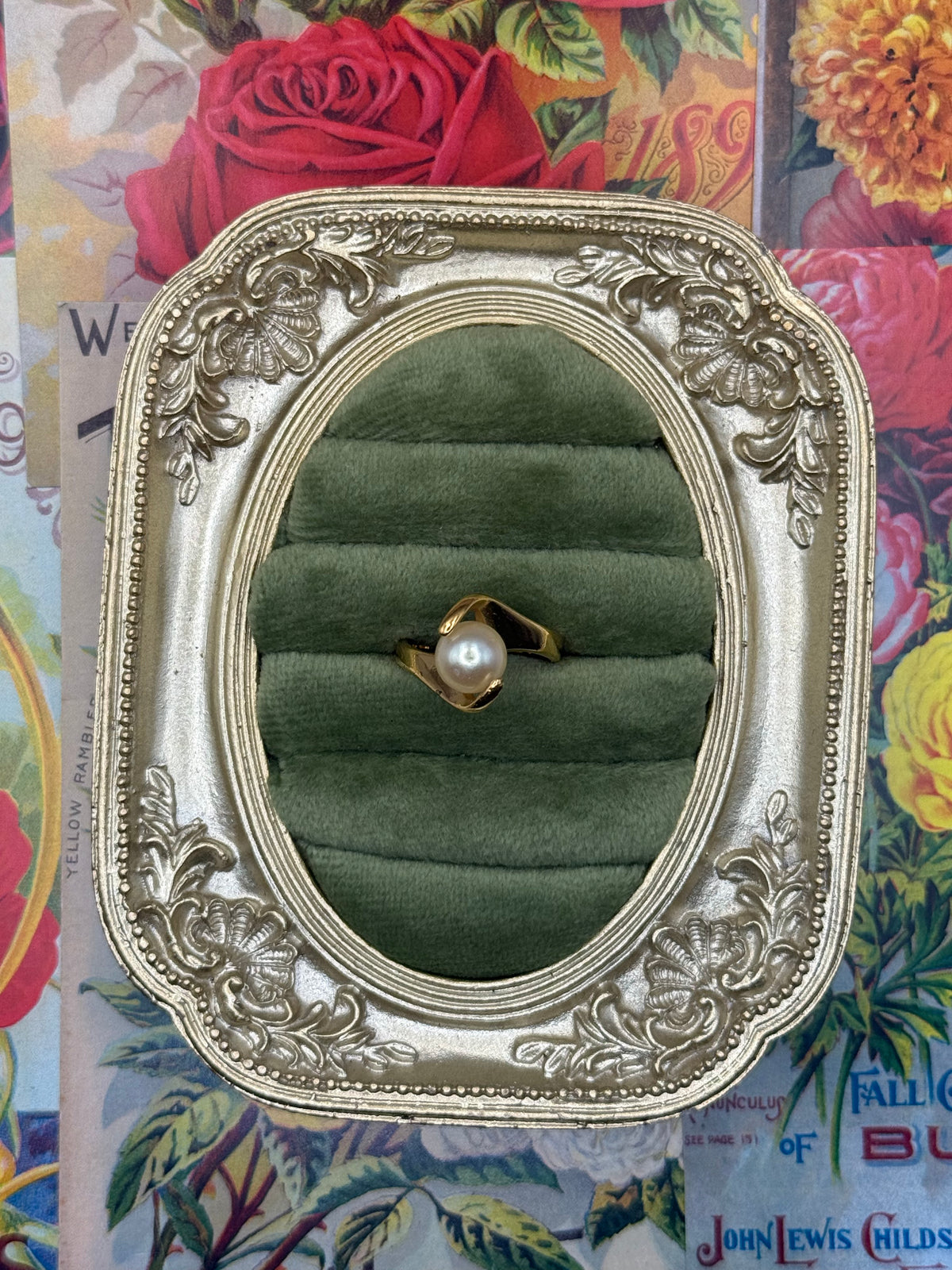 Vintage Gold Tone Tall Pearl Ring Size 6