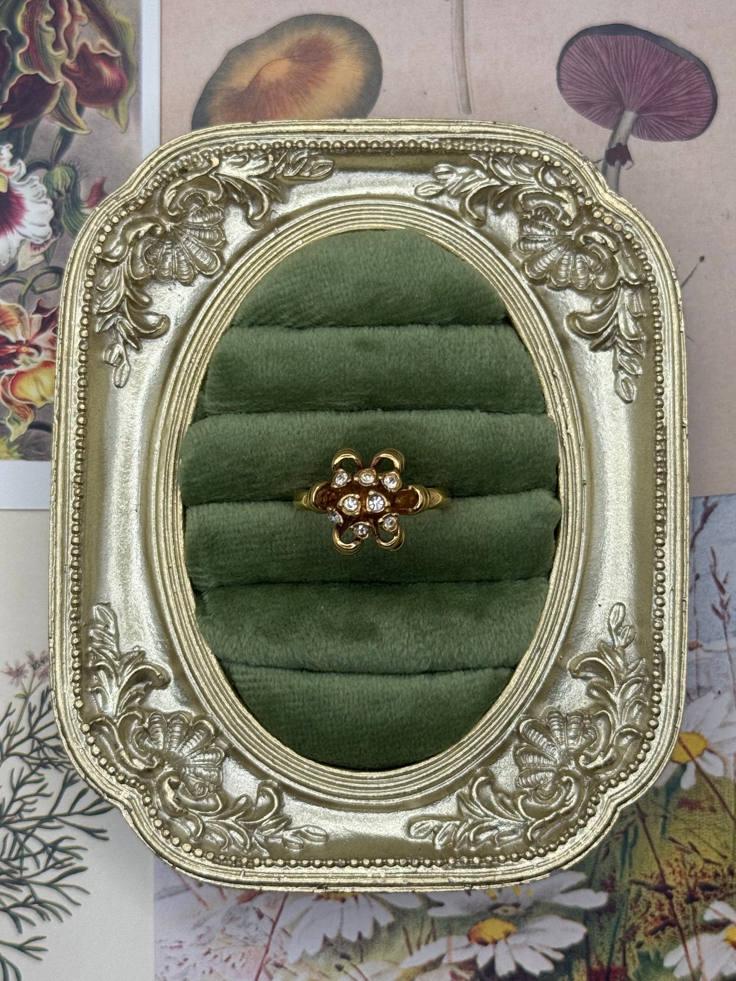 Vintage Gold Tone Avon Ring Size 8.75