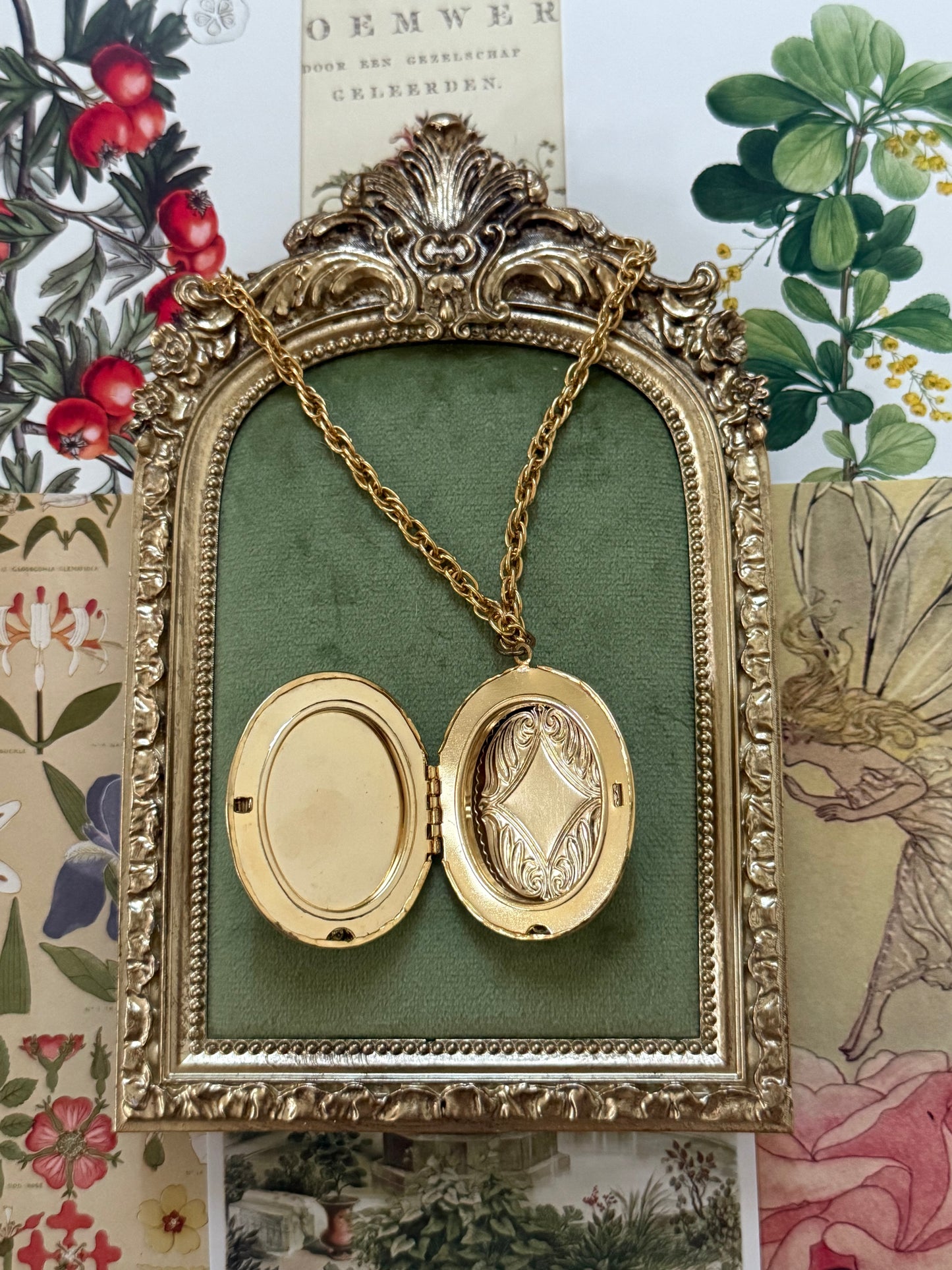 Vintage Gold Tone Limoges Locket Necklace