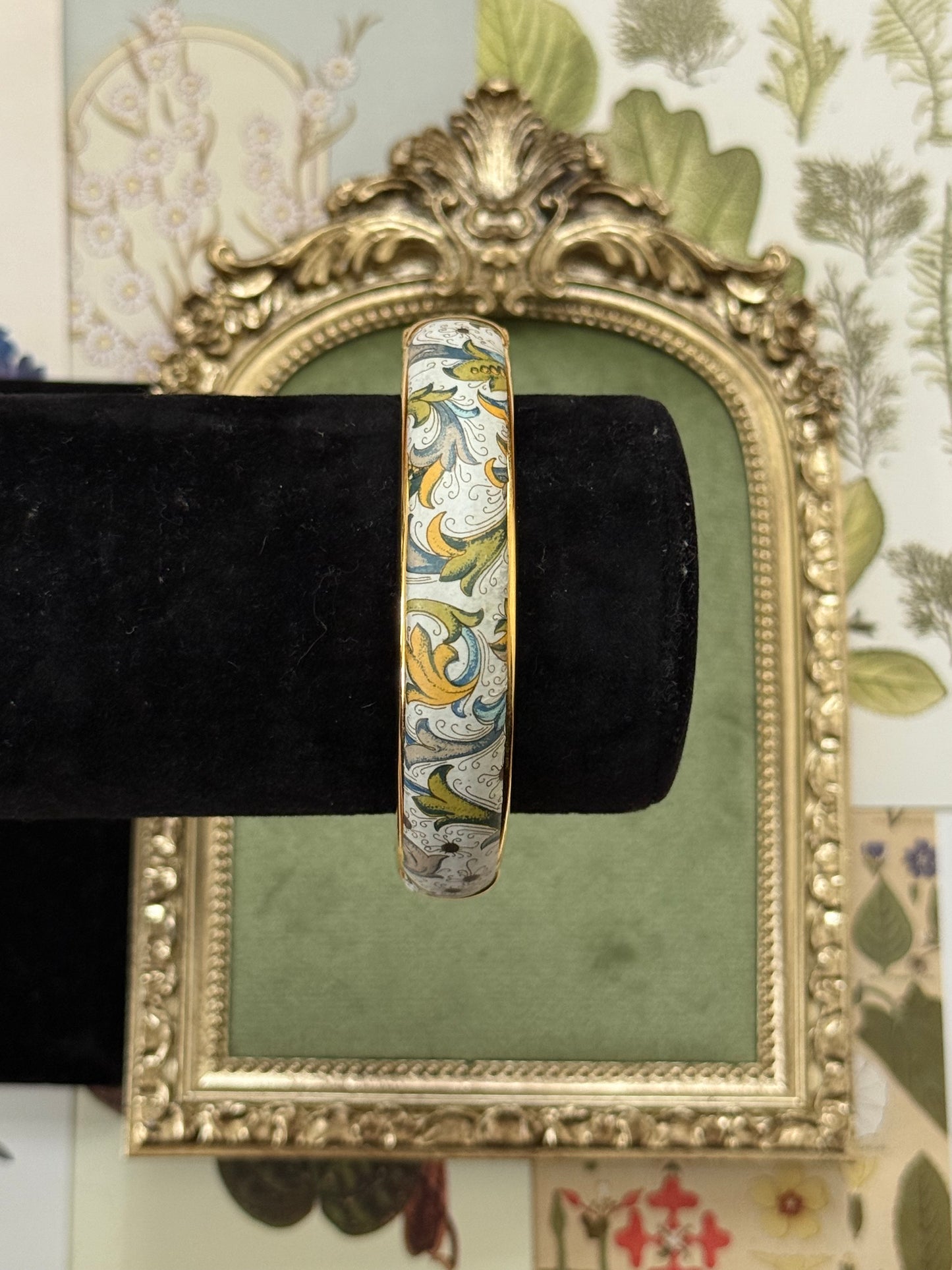 Vintage Gold Tone Sketched Bangle