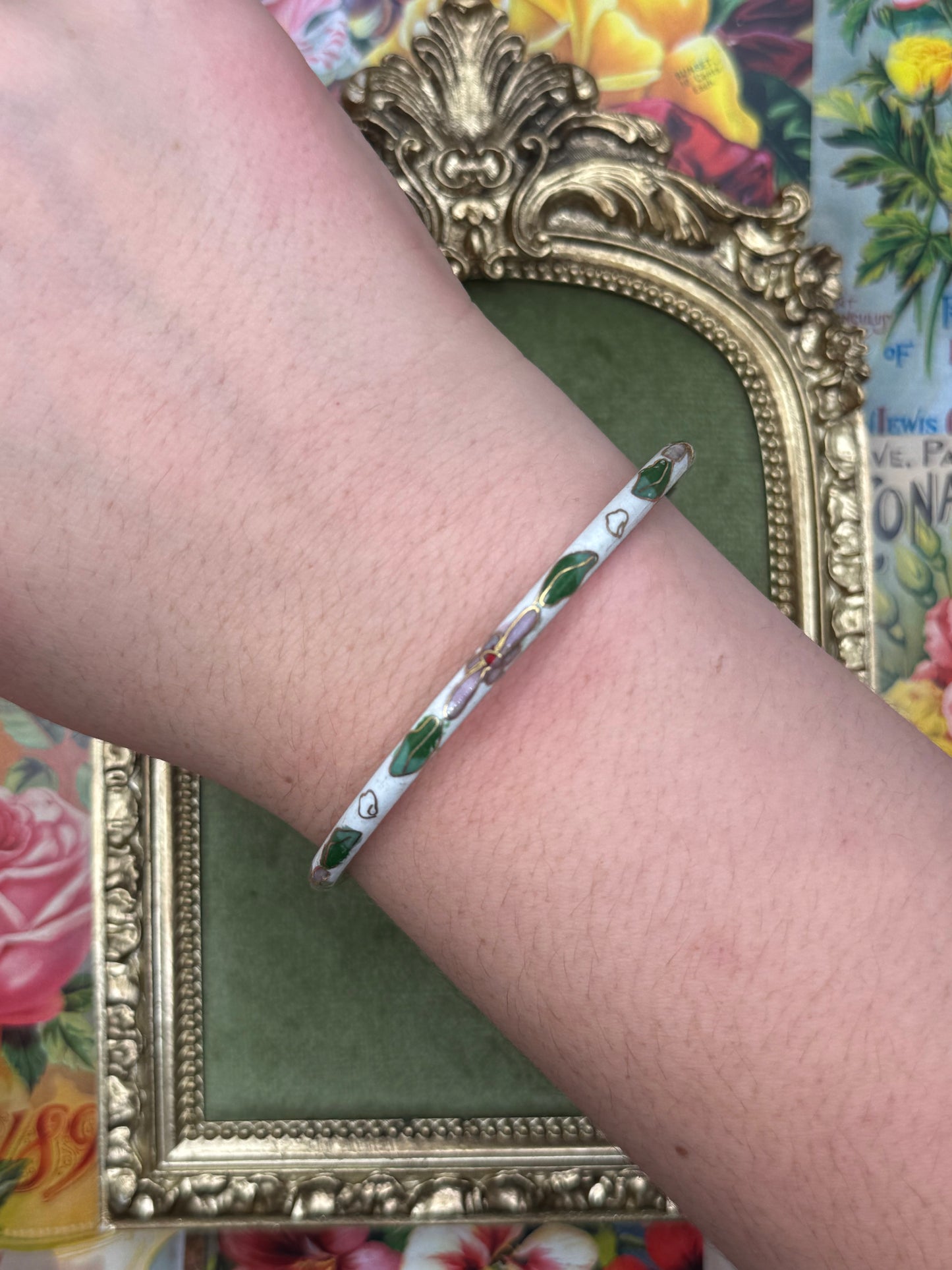 Vintage White Enameled Cloisonne Bangle 8”