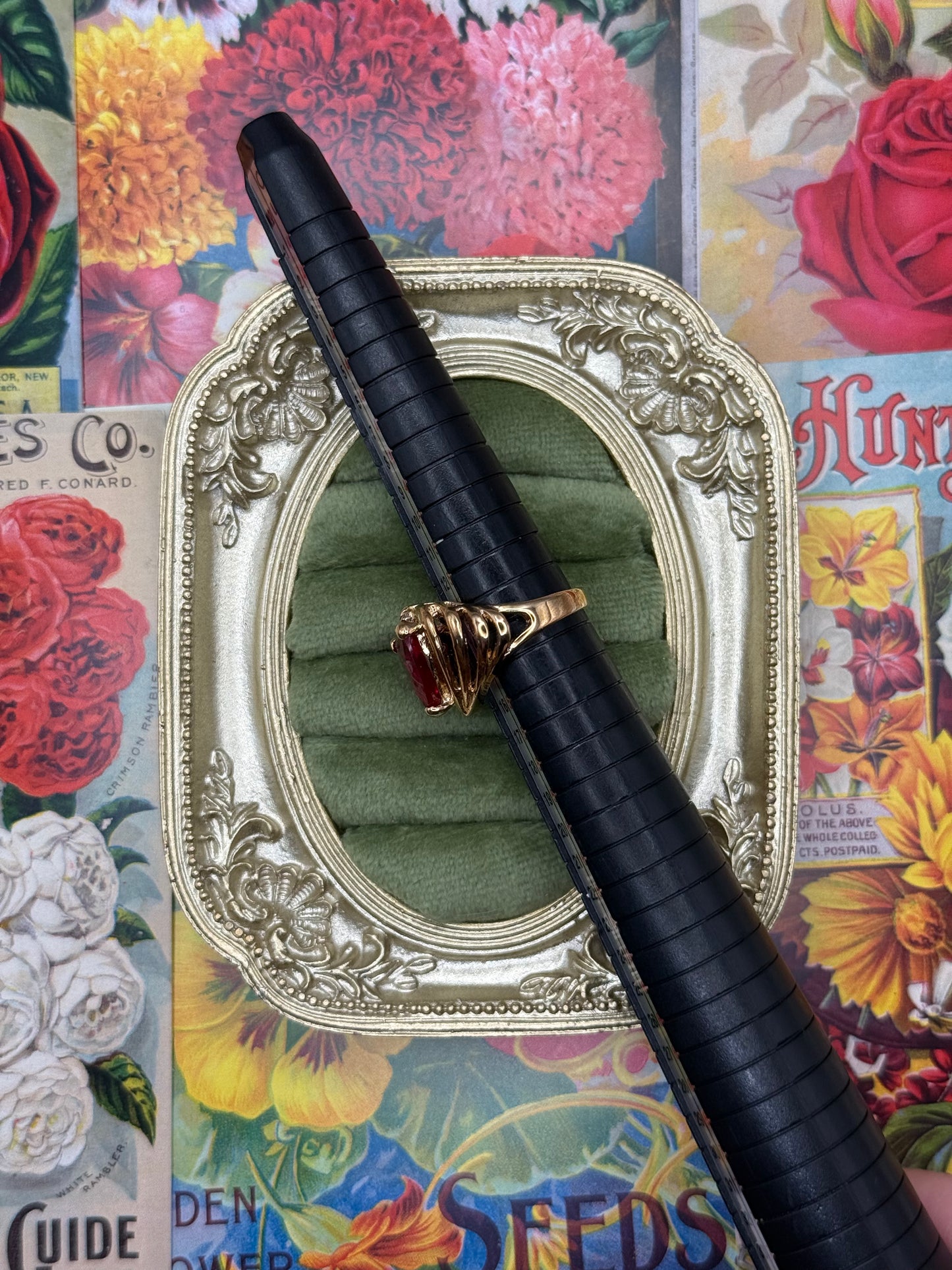 Vintage Gold Tone Old Stock Ring Size 7