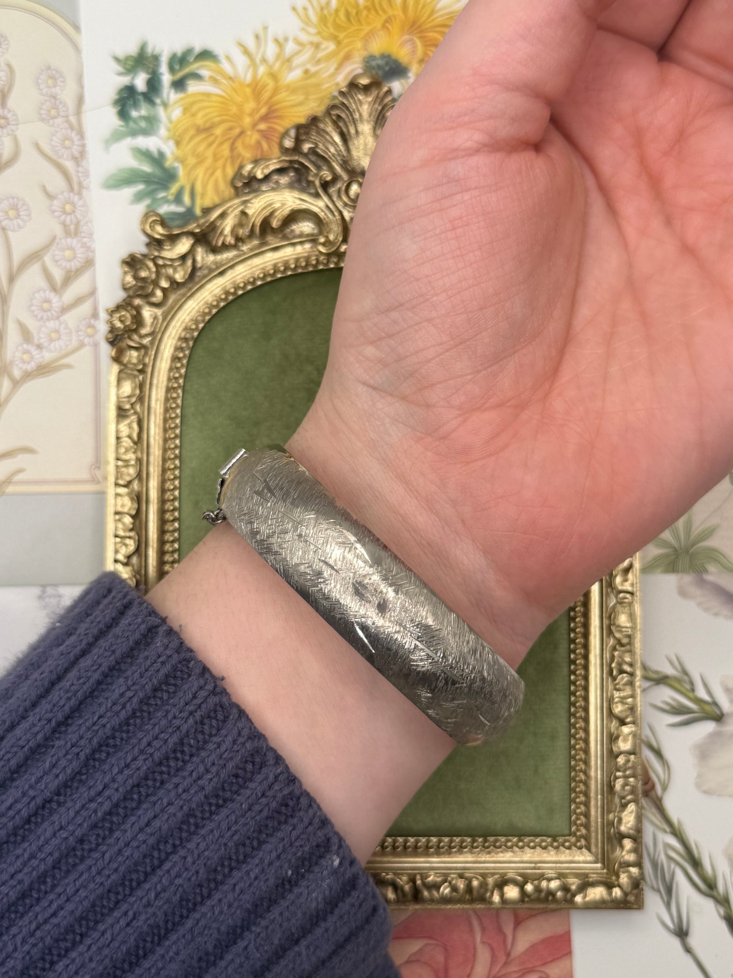Vintage Silver Tone Hinged Bangle