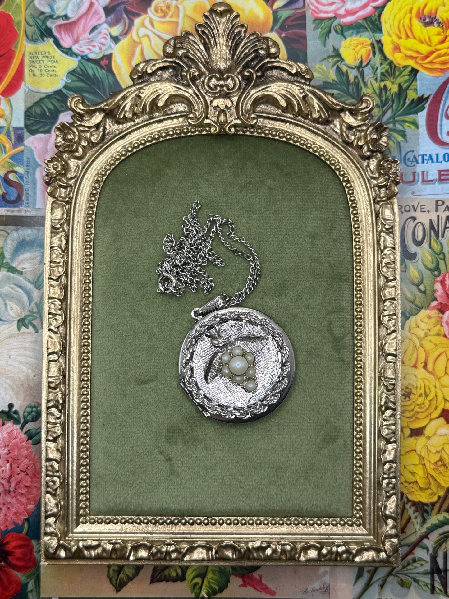 Vintage Silver Tone Pearl Locket 18”