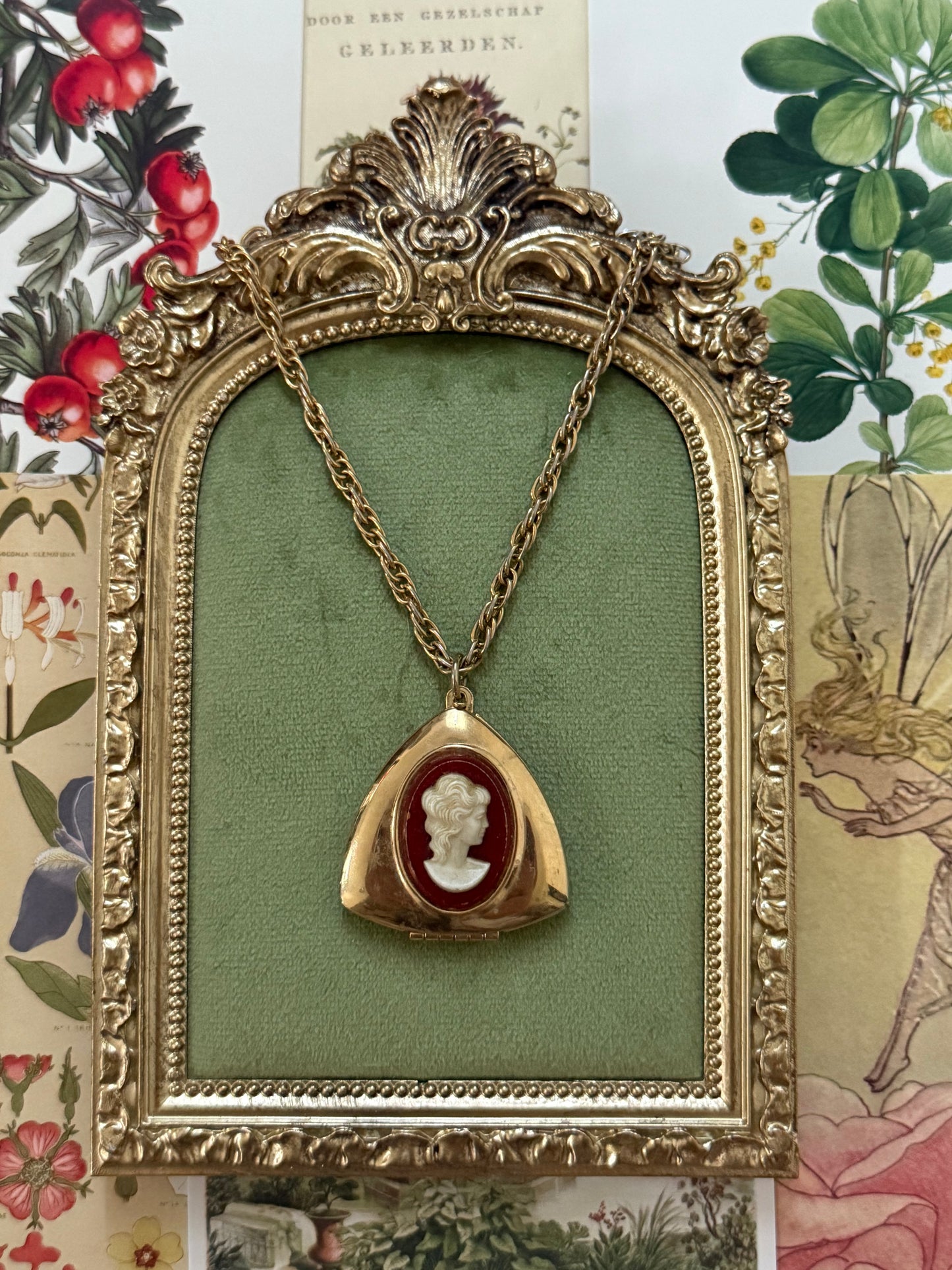 Vintage Gold Tone Cameo Locket Necklace