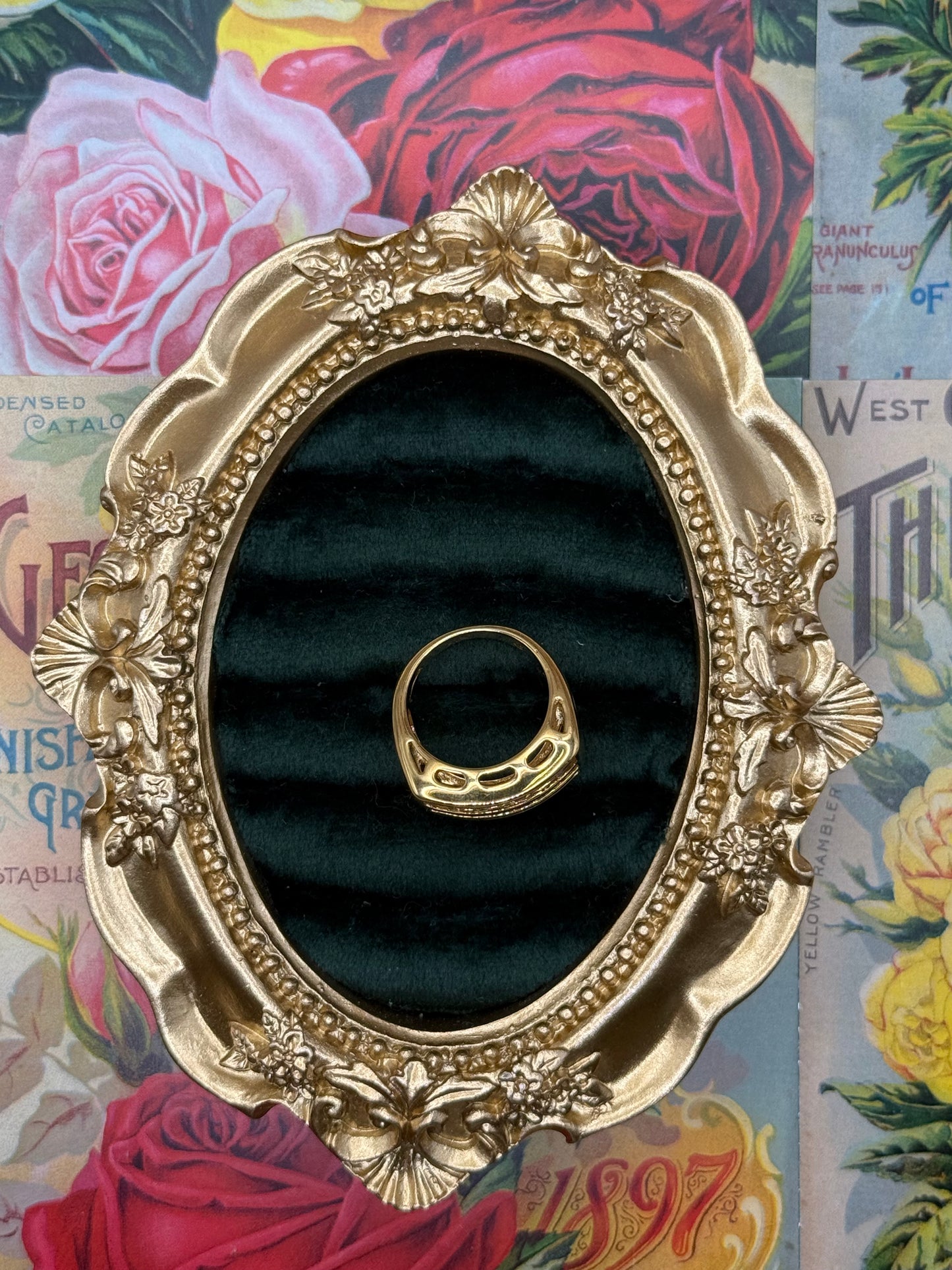 Vintage Gold Tone Old Stock Ring Size 5