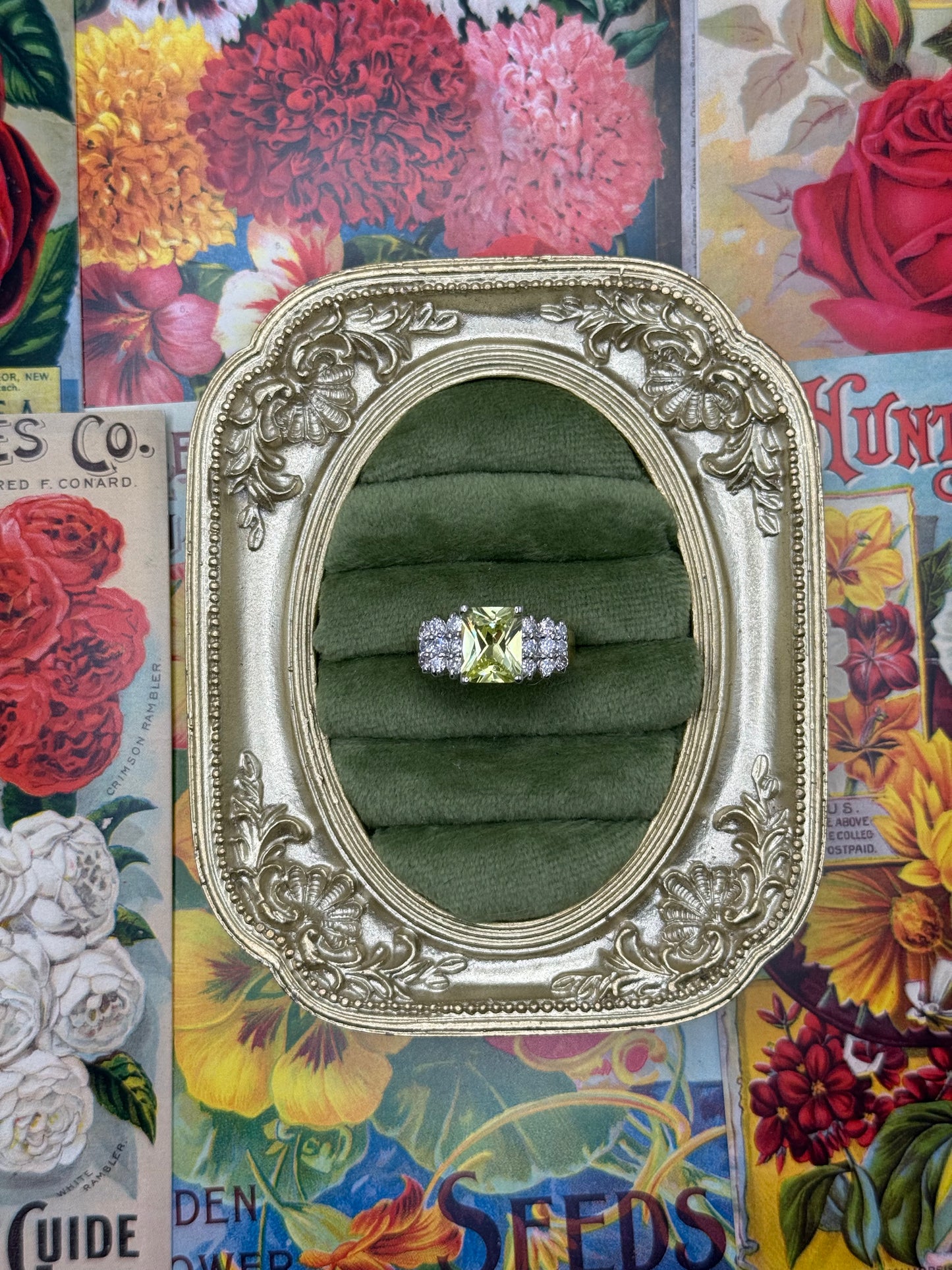 Vintage Gold Tone Old Stock Ring Size 8