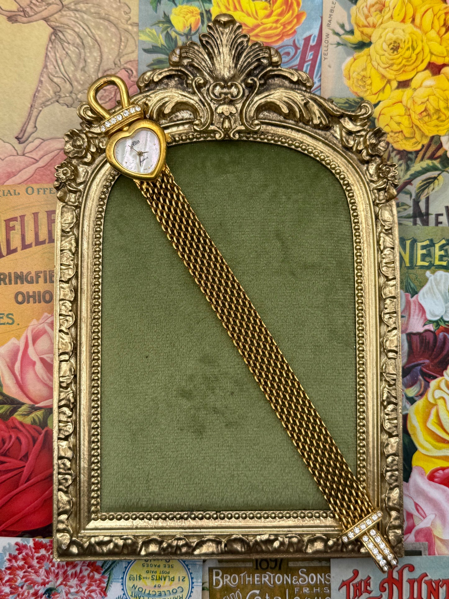 Working Vintage Gold Tone Rare Heart Clip Watch