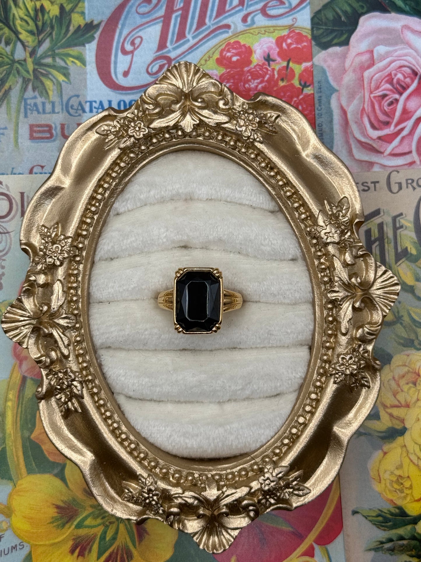 Vintage Gold Tone Avon Ring Size 7