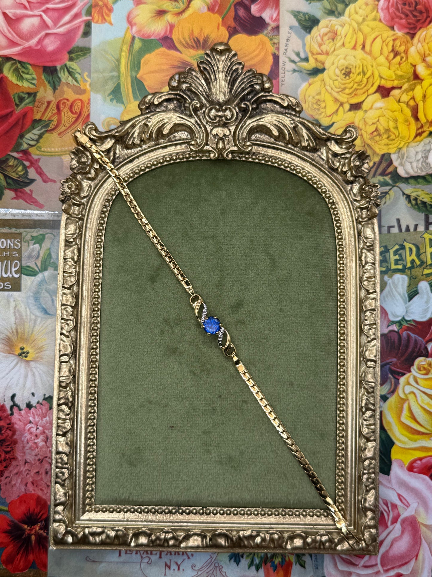 Vintage Gold Tone Dainty Bracelet 7”