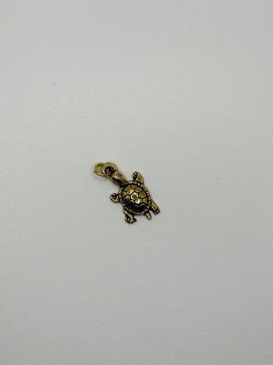 gold tone turtle pendant