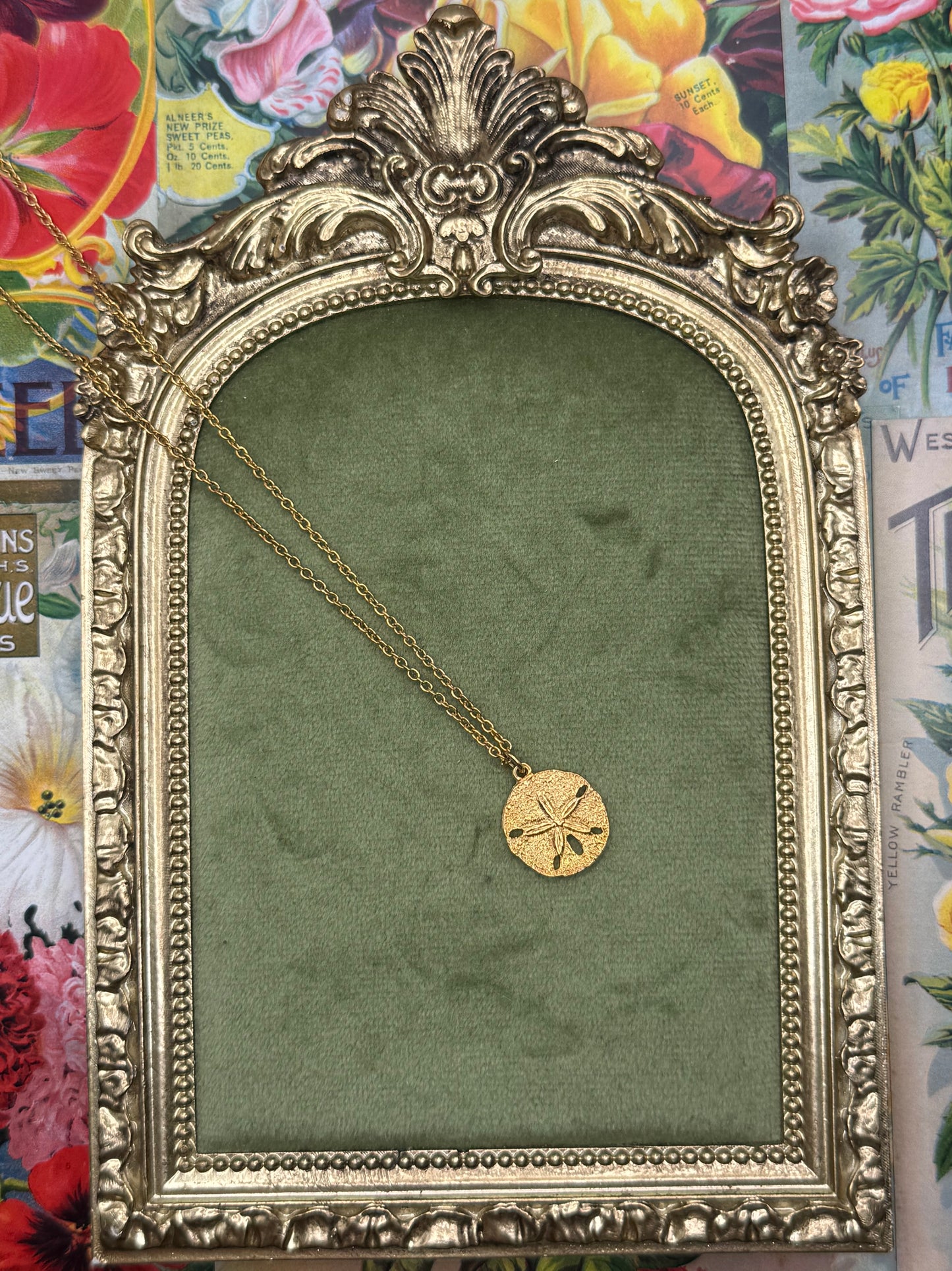 Vintage Gold Tone Dainty Sand Dollar Necklace 16”
