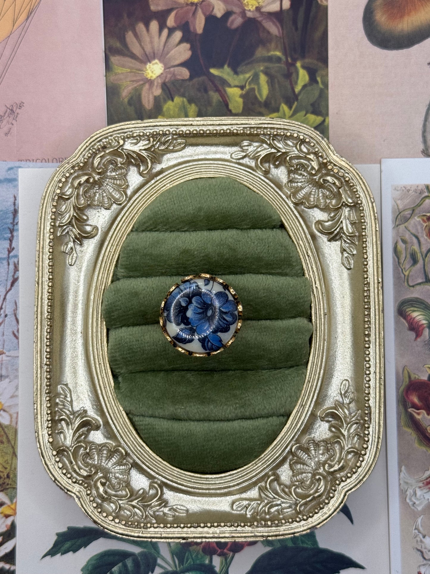 Vintage Gold Tone Adjustable Ring Size 6