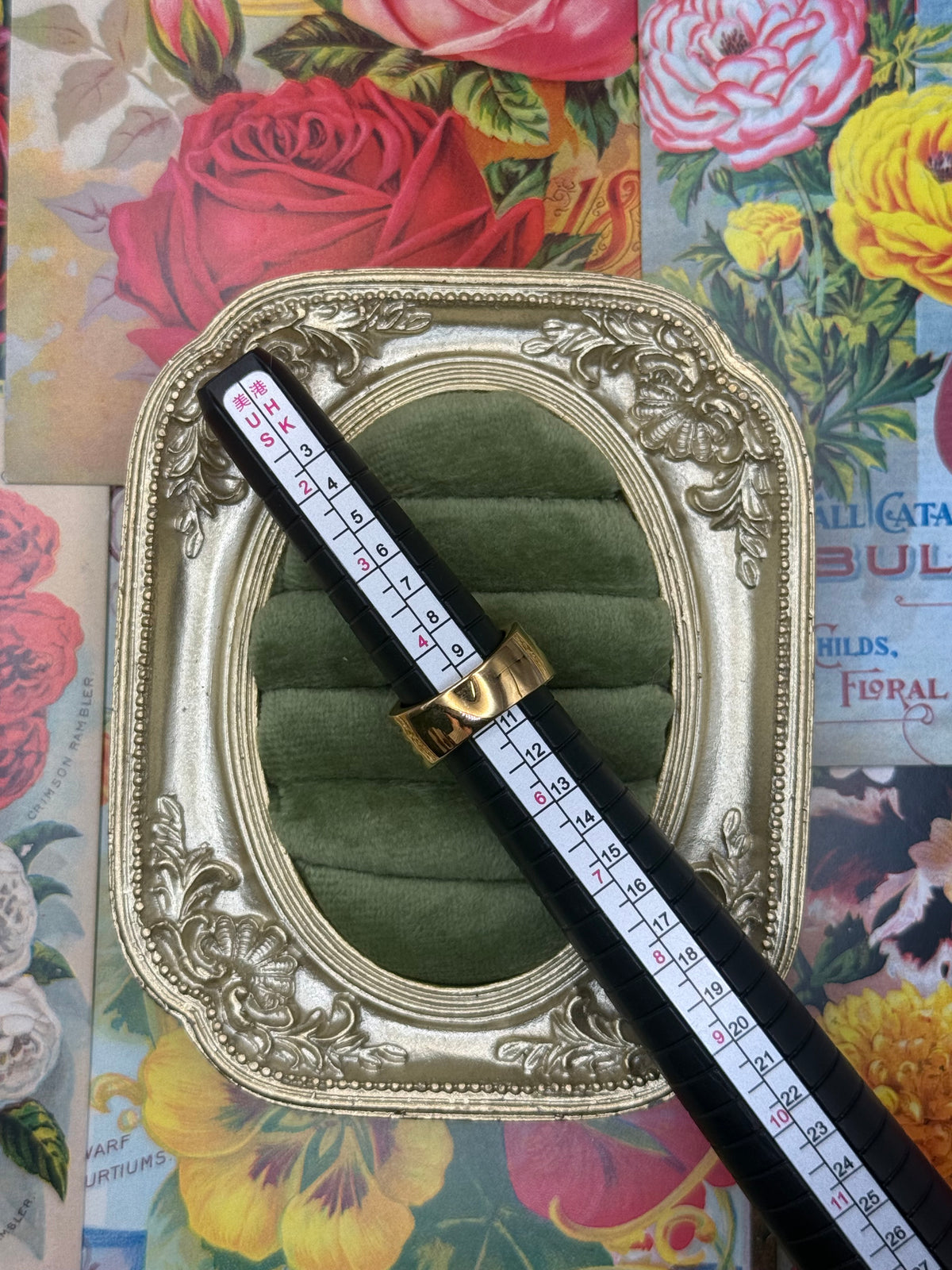Vintage Gold Tone Old Stock Ring Size 4.5