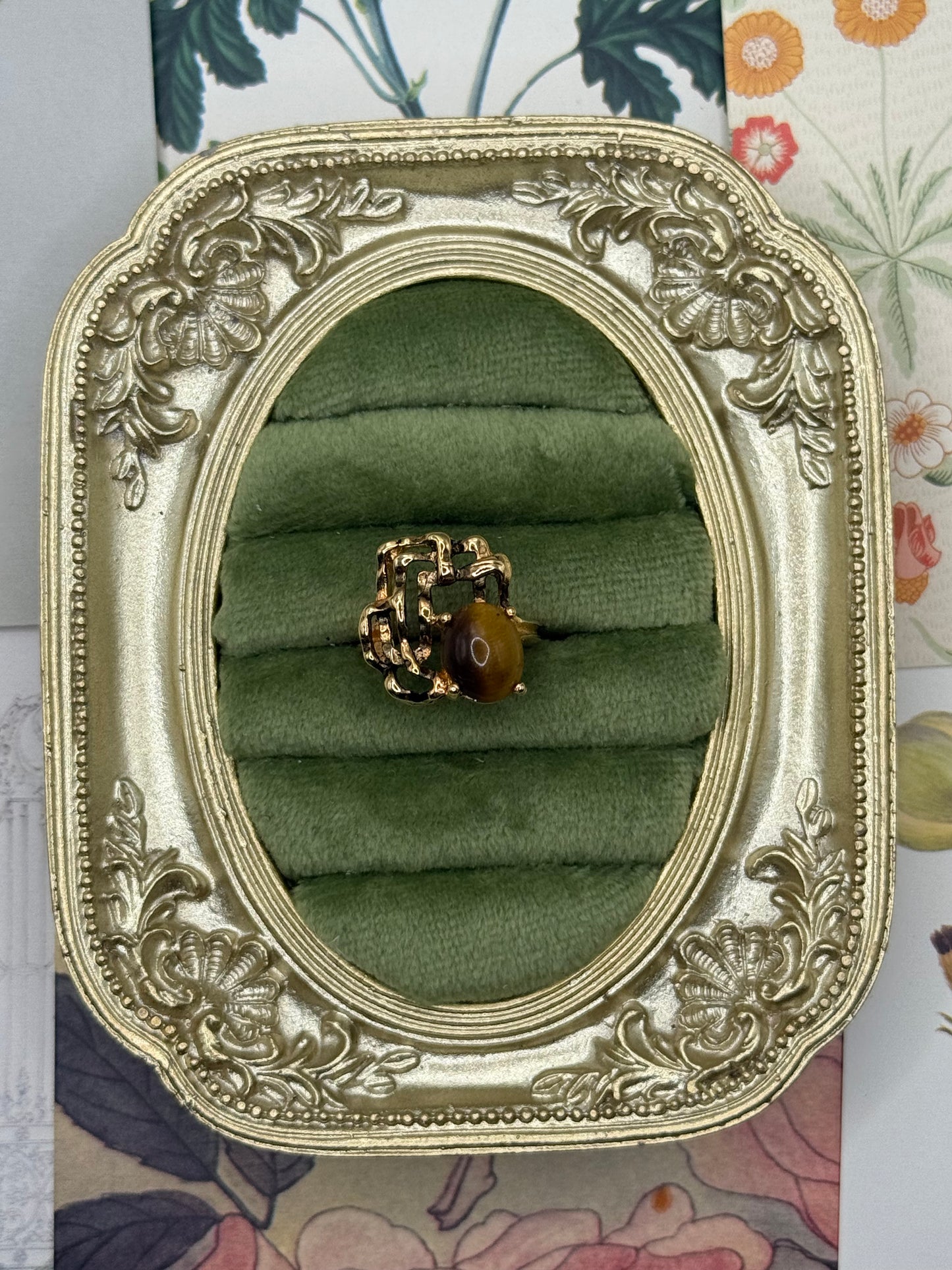 Vintage Gold Tone Tigers Eye Old Stock Ring Size 5