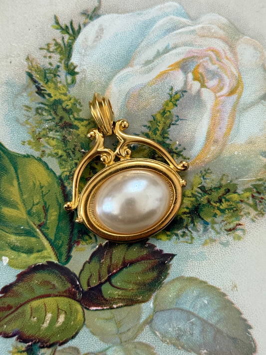 gold tone pearl pendant