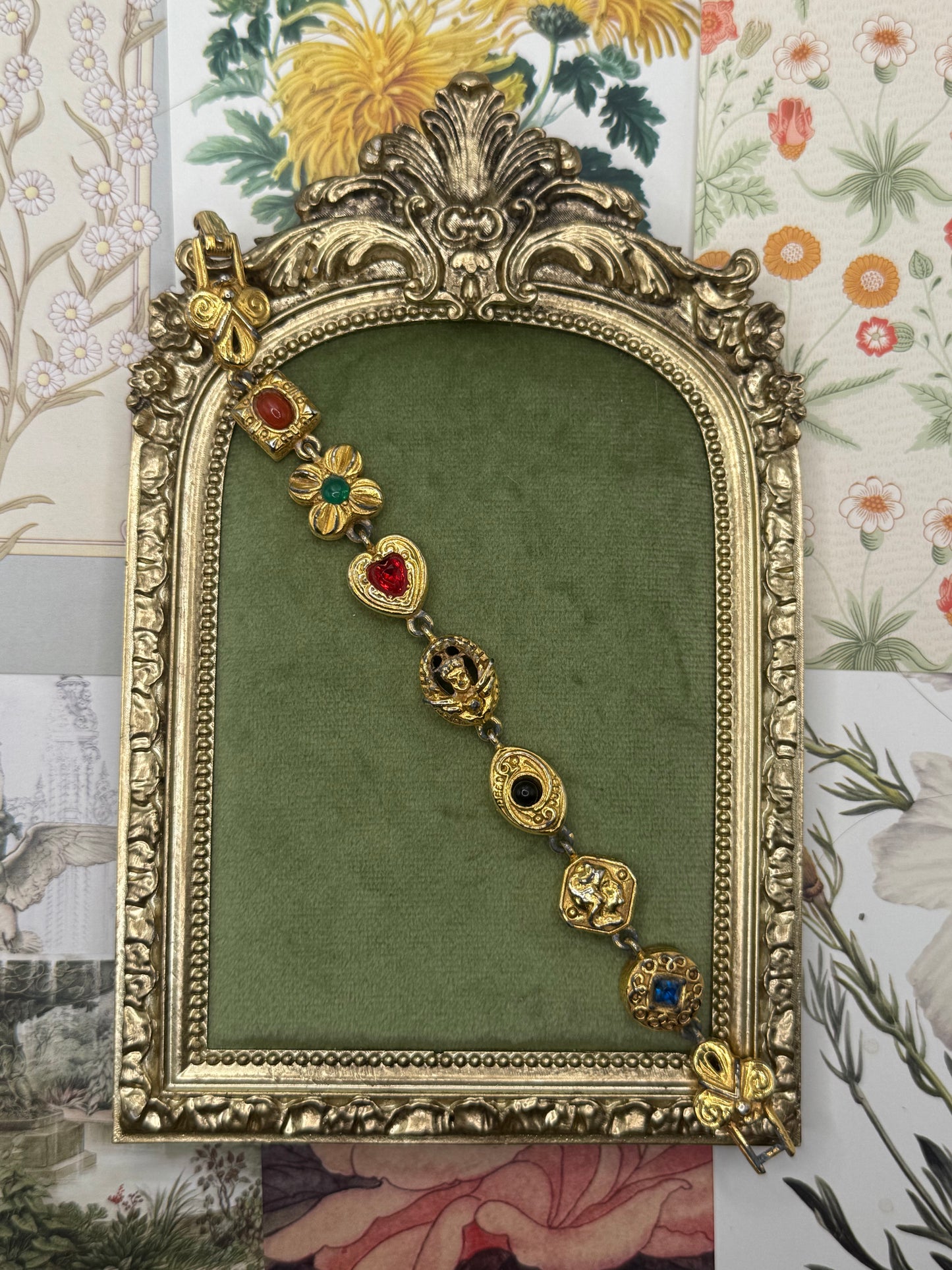 Vintage Gold Tone Charm Style Bracelet