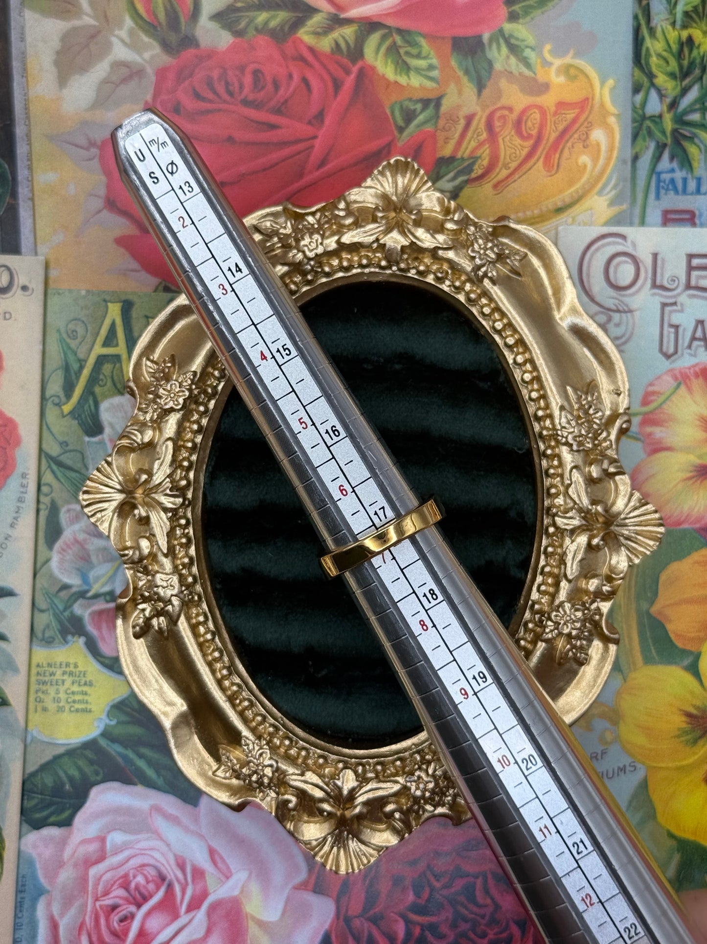 Vintage Gold Tone Old Stock Ring Size 7