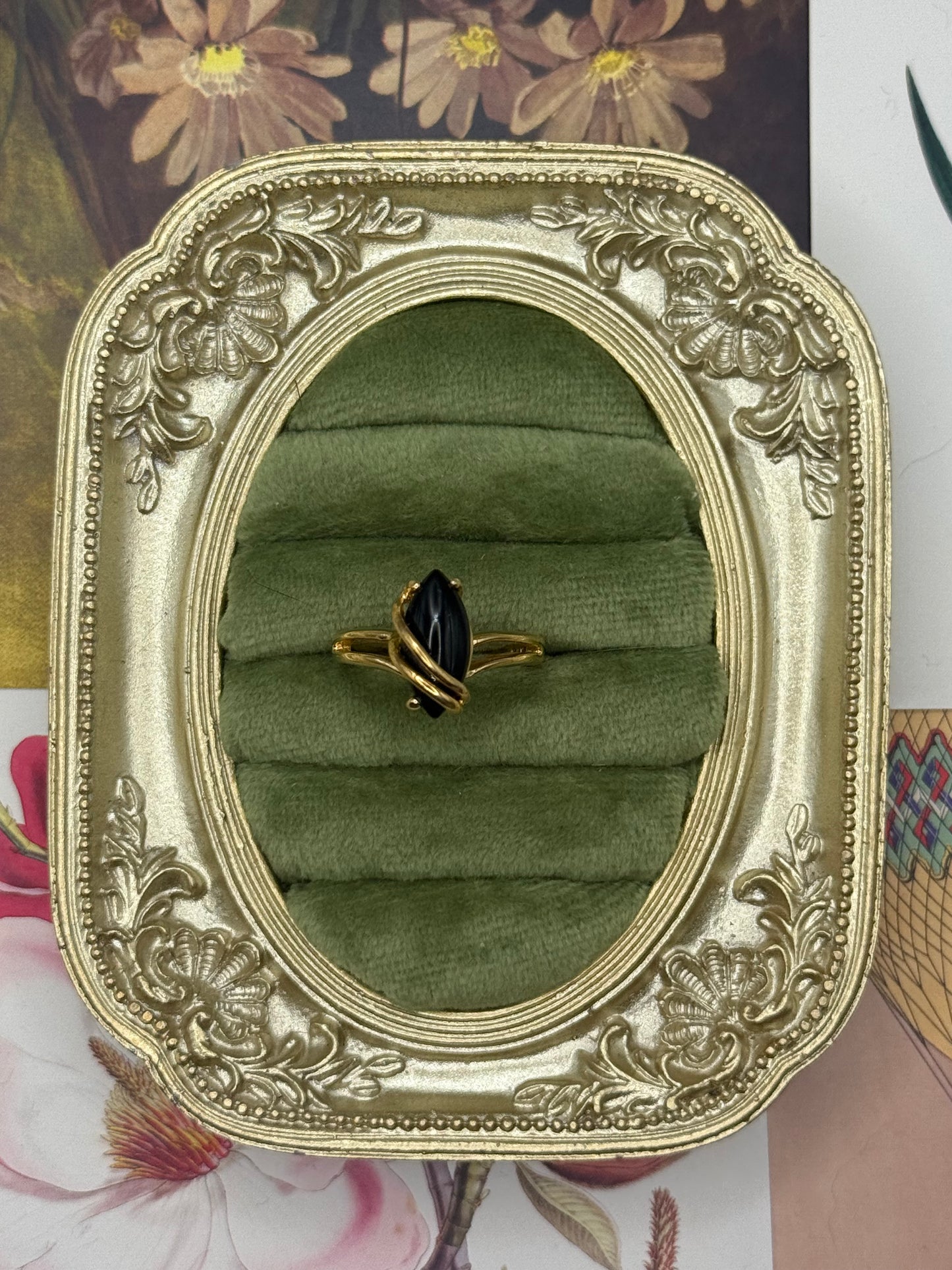 Vintage Gold Tone Black Stone Ring size 9