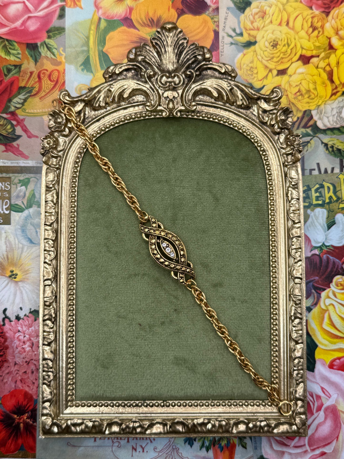 Vintage Gold Tone Dainty Avon Bracelet 6.5”