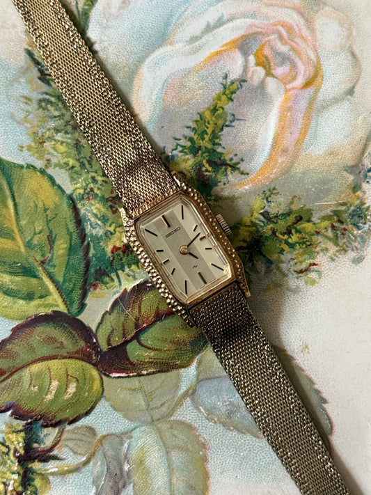 working gold tone wind up seiko watch