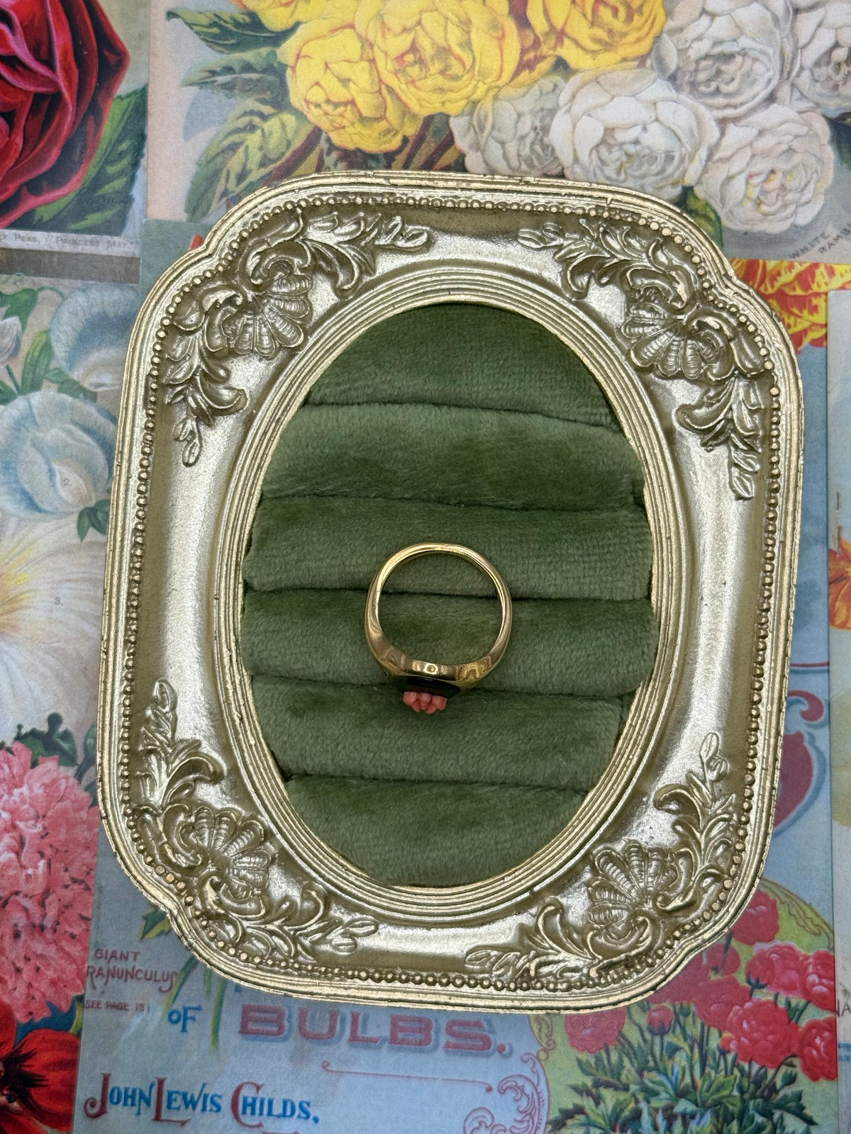 Vintage Gold Tone RARE Avon Midnight Rose Ring Size 5