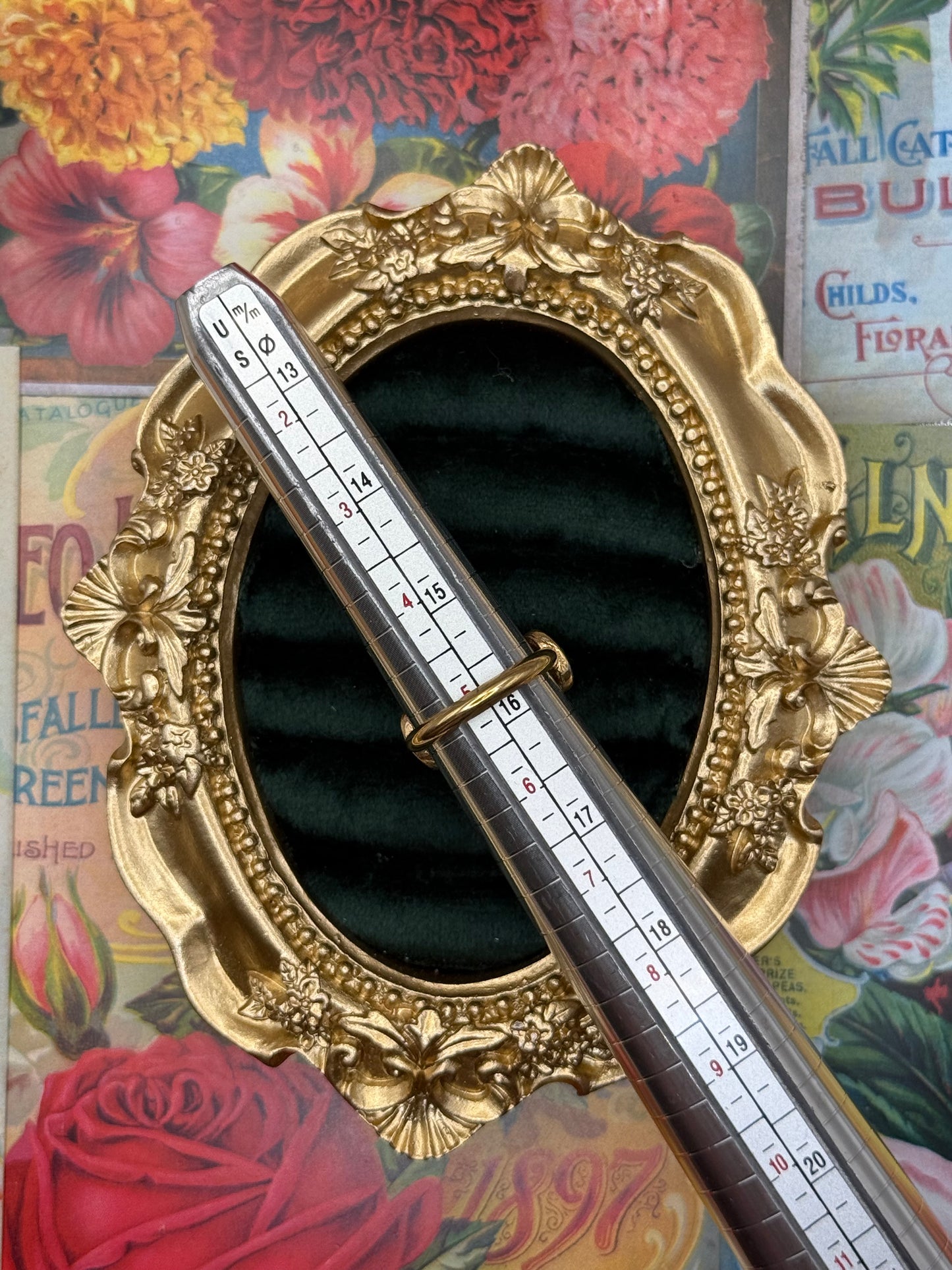 Vintage Gold Tone Avon Ring Size 5