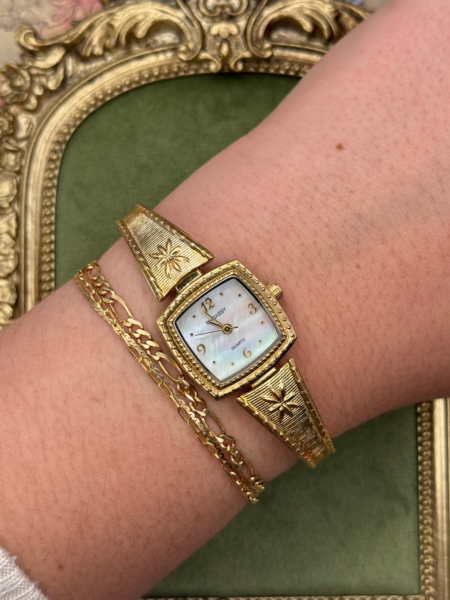 Working Vintage Gold Tone Embossrd Watch