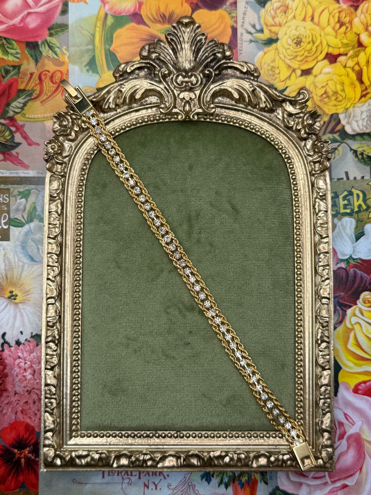 Vintage Gold Tone Dainty Bracelet 6.75”