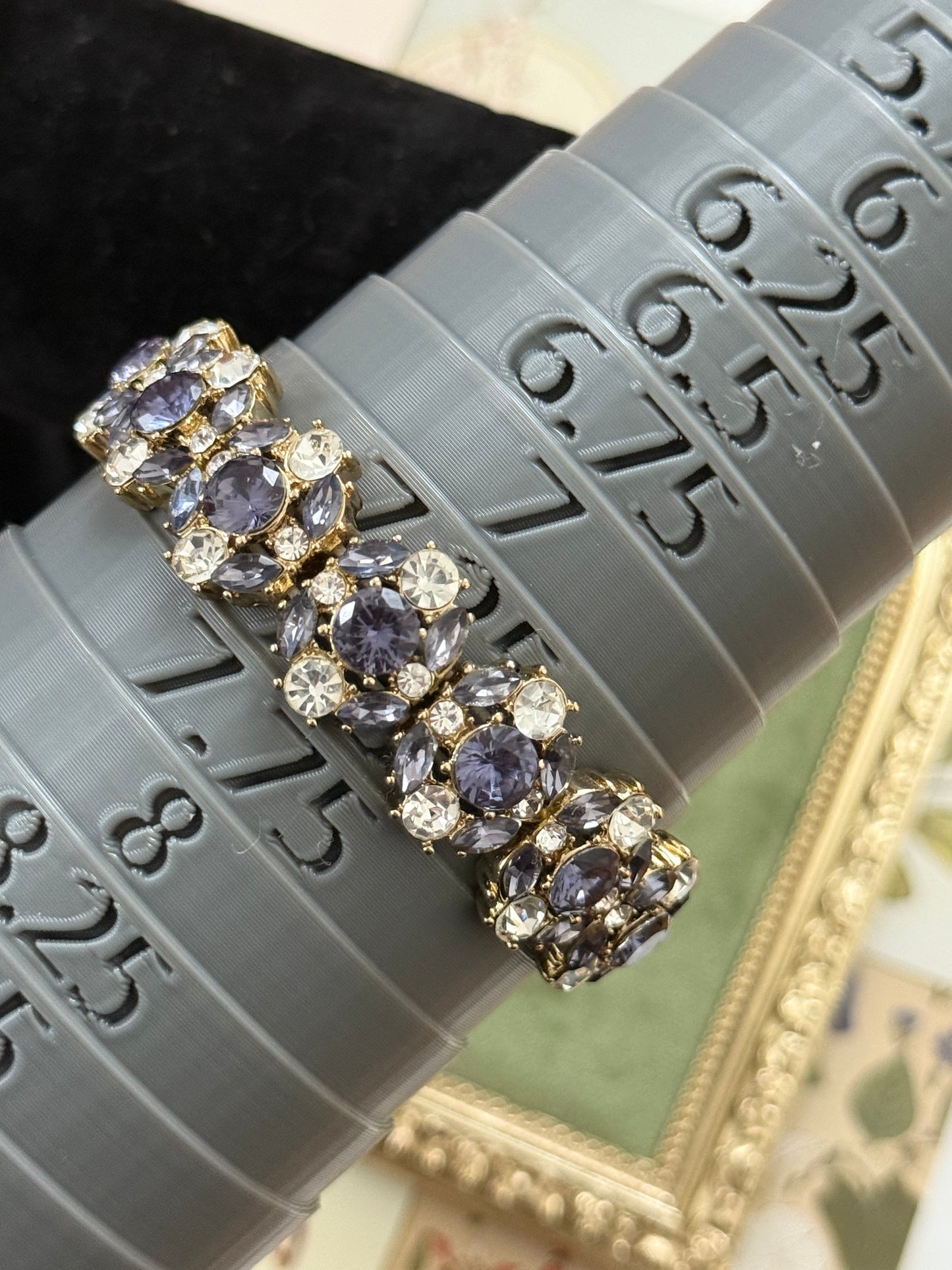 Vintage Gold Tone Stretchy Gemstone Bracelet