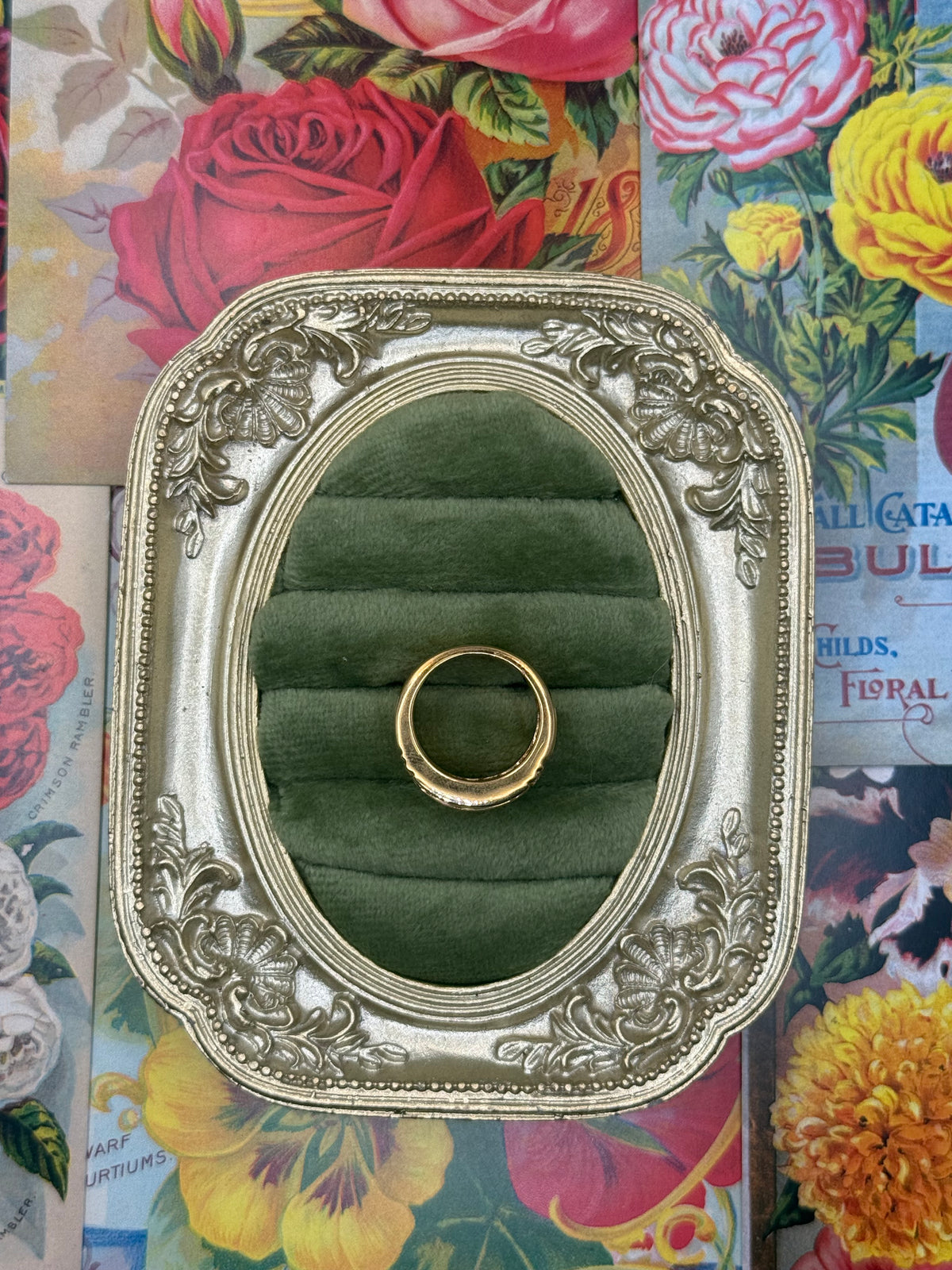 Vintage Gold Tone Old Stock Ring Size 4.5