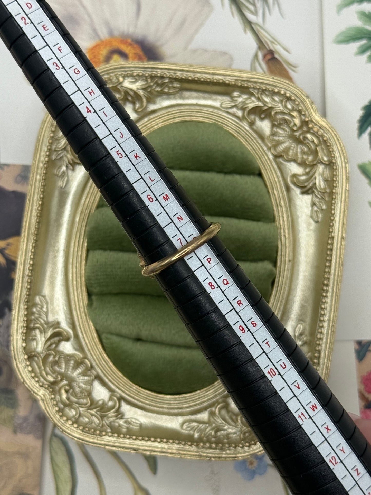 Vintage Gold Tone Avon Ring Size 7