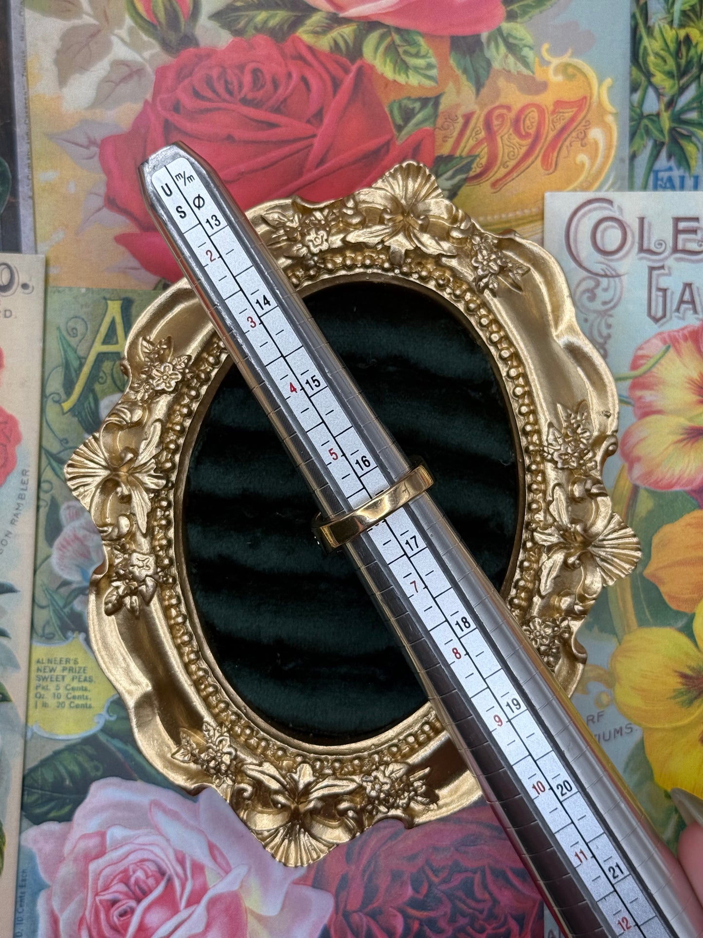 Vintage Gold Tone Old Stock Ring Size 6