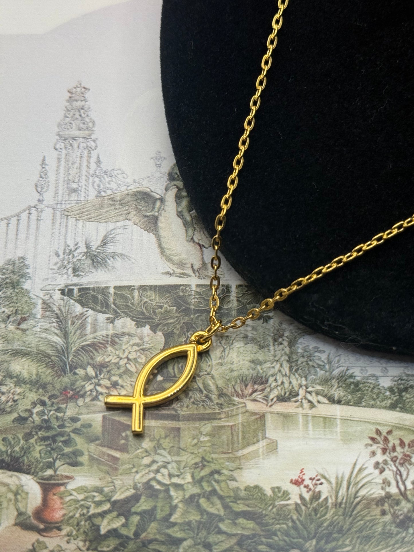 Vintage Gold Tone Fish Pendant Necklace