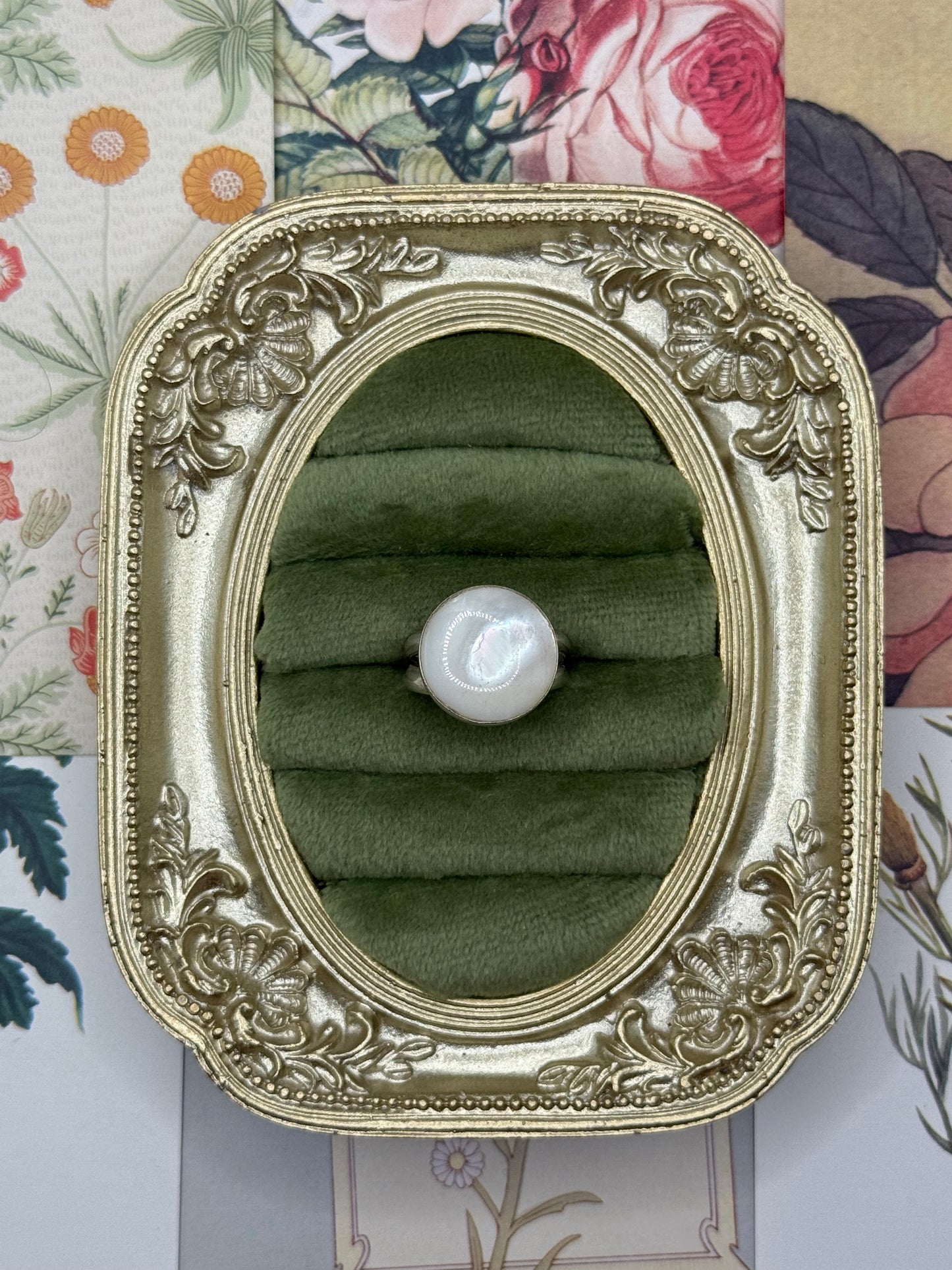 Vintage Sterling Silver Mother of Pearl Ring Size 6