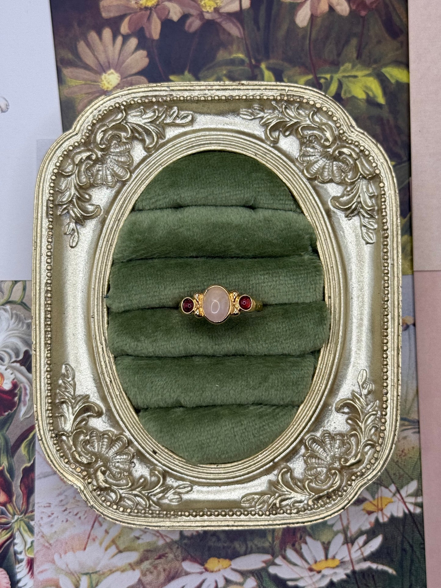 Vintage Gold Tone Avon Ring Size 8