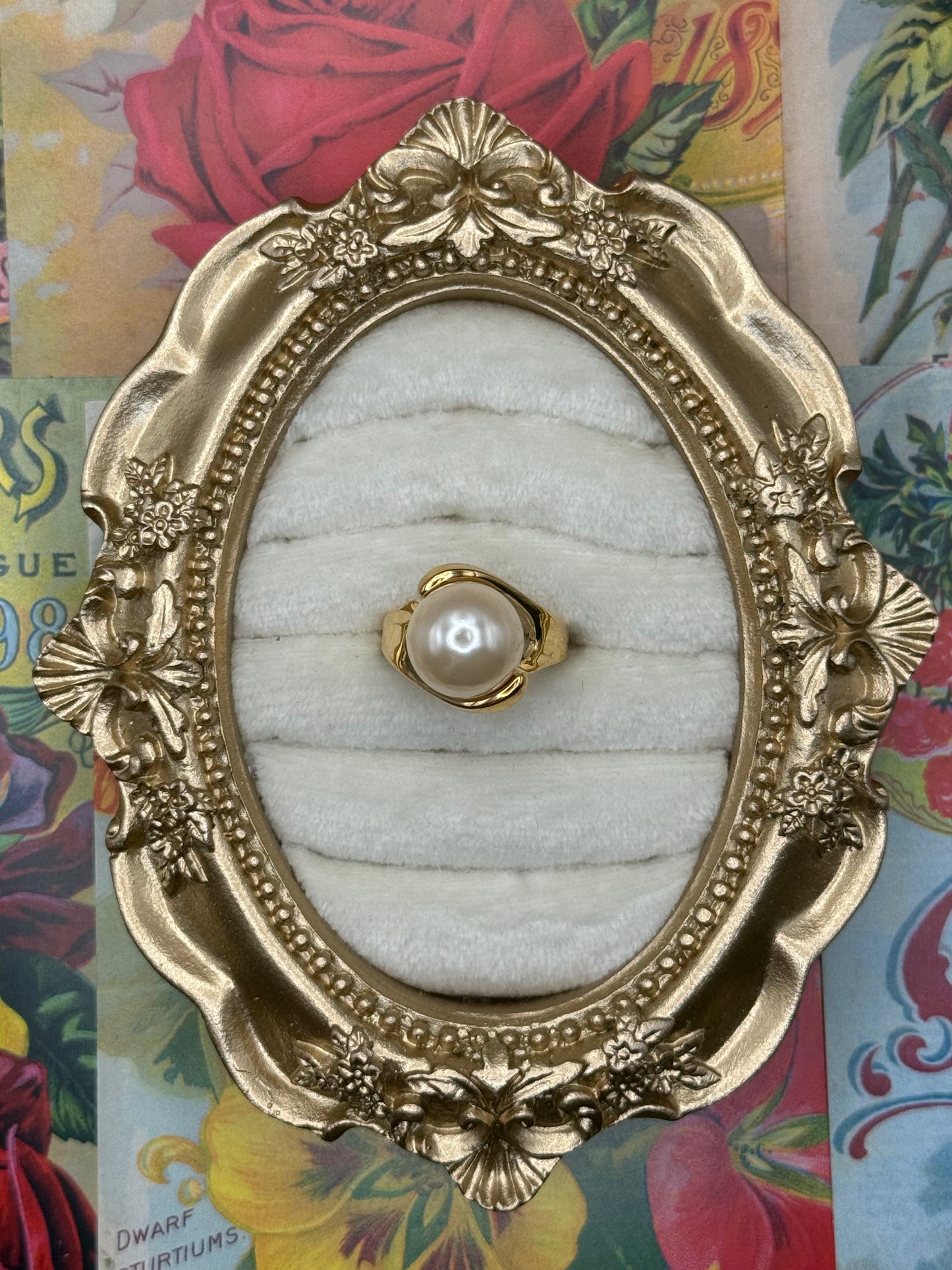 Vintage Gold Tone Pearl Ring Size 6