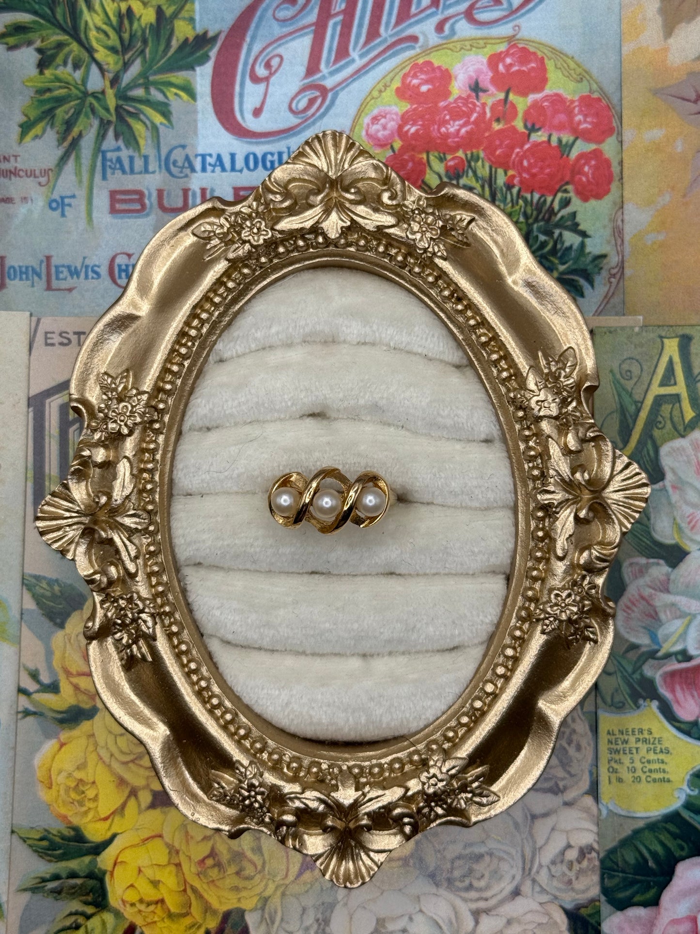 Vintage Gold Tone Avon Pearl Ring Size 5