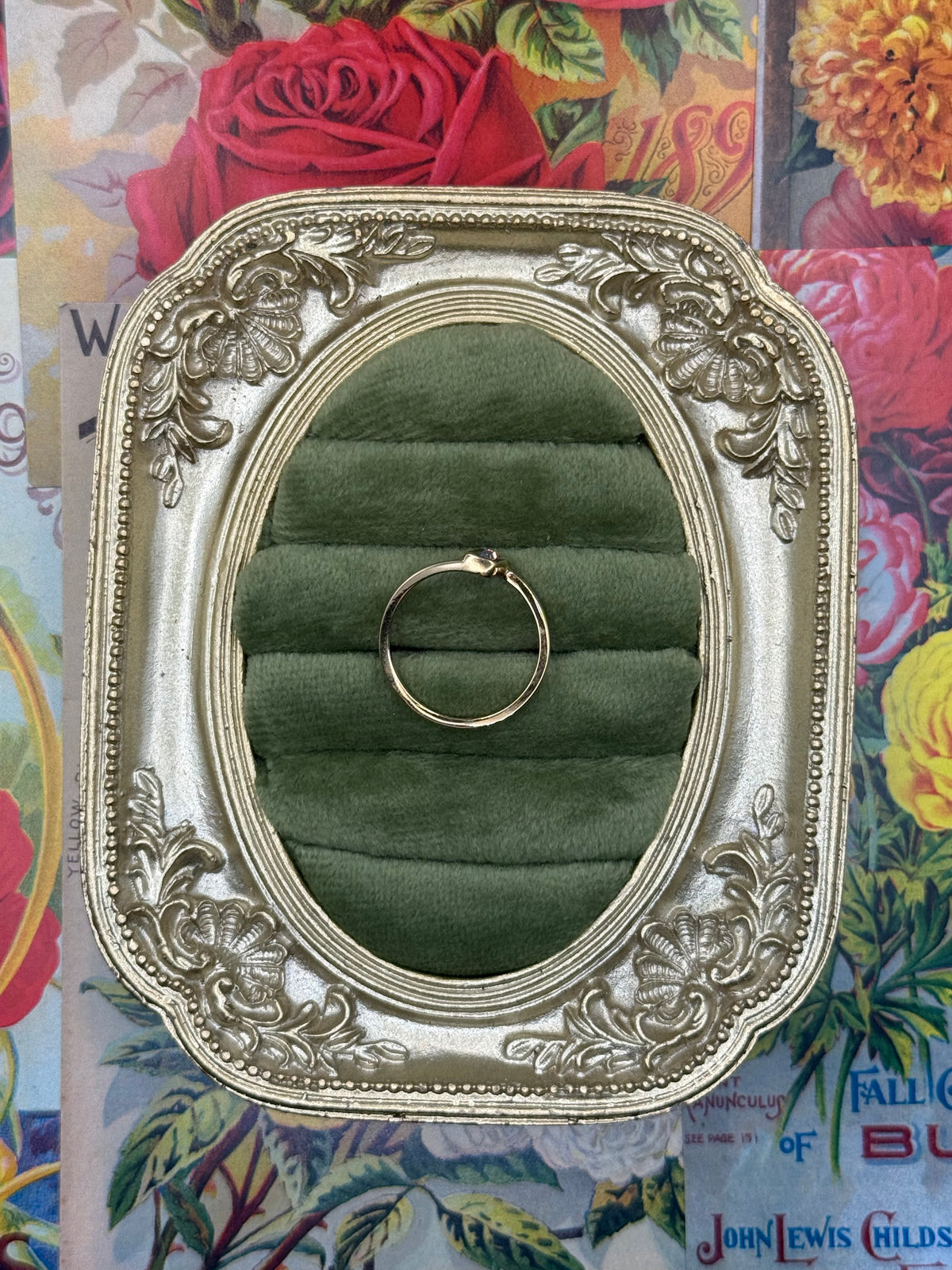 Vintage Gold Tone Avon Ring Size 7