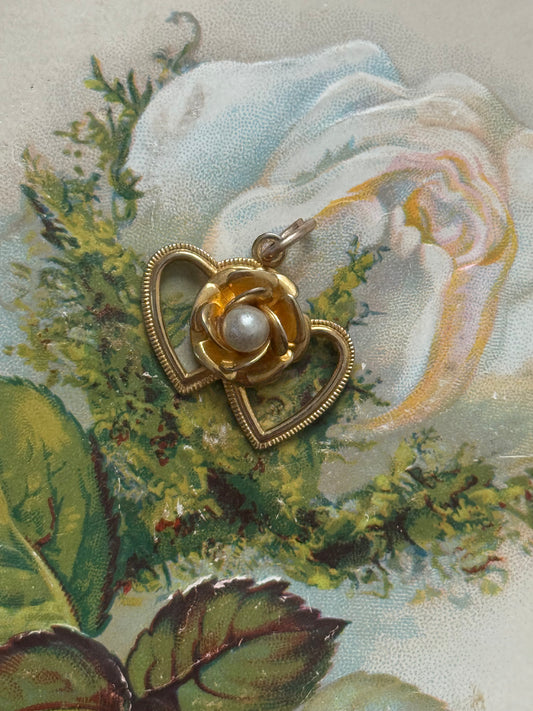 gold tone pearl heart pendant