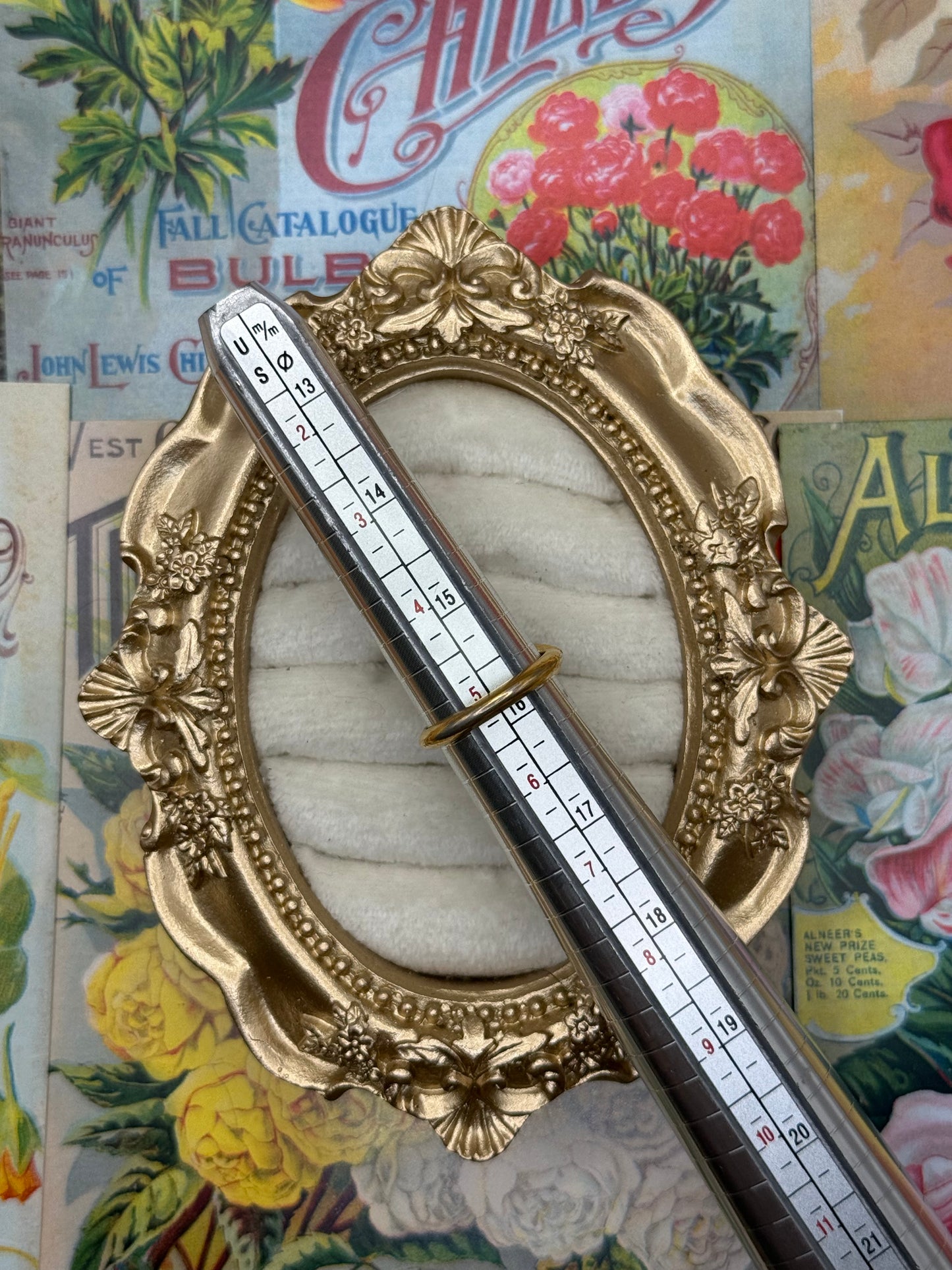 Vintage Gold Tone Avon Ring Size 5