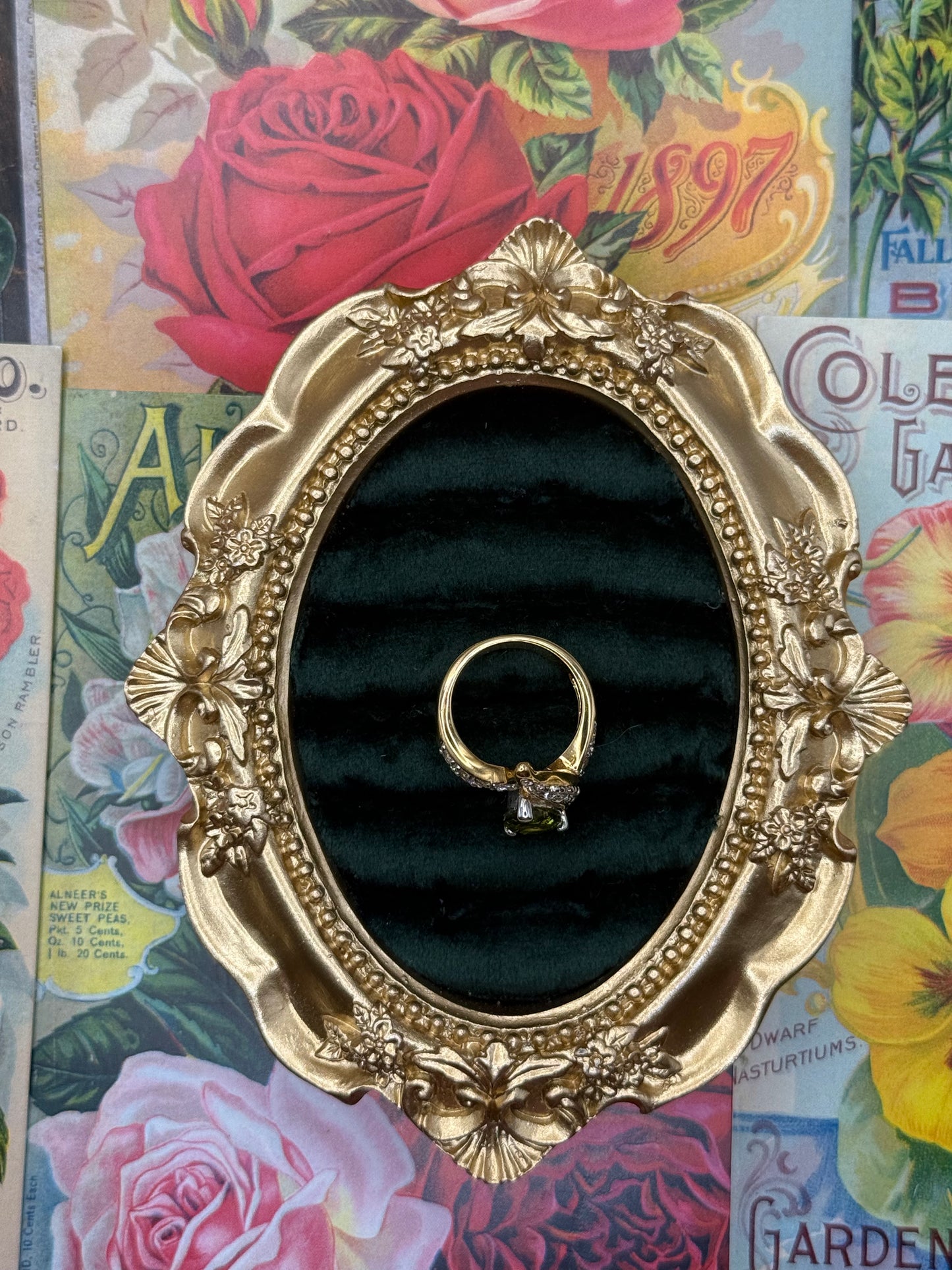 Vintage Gold Tone Old Stock Ring Size 5